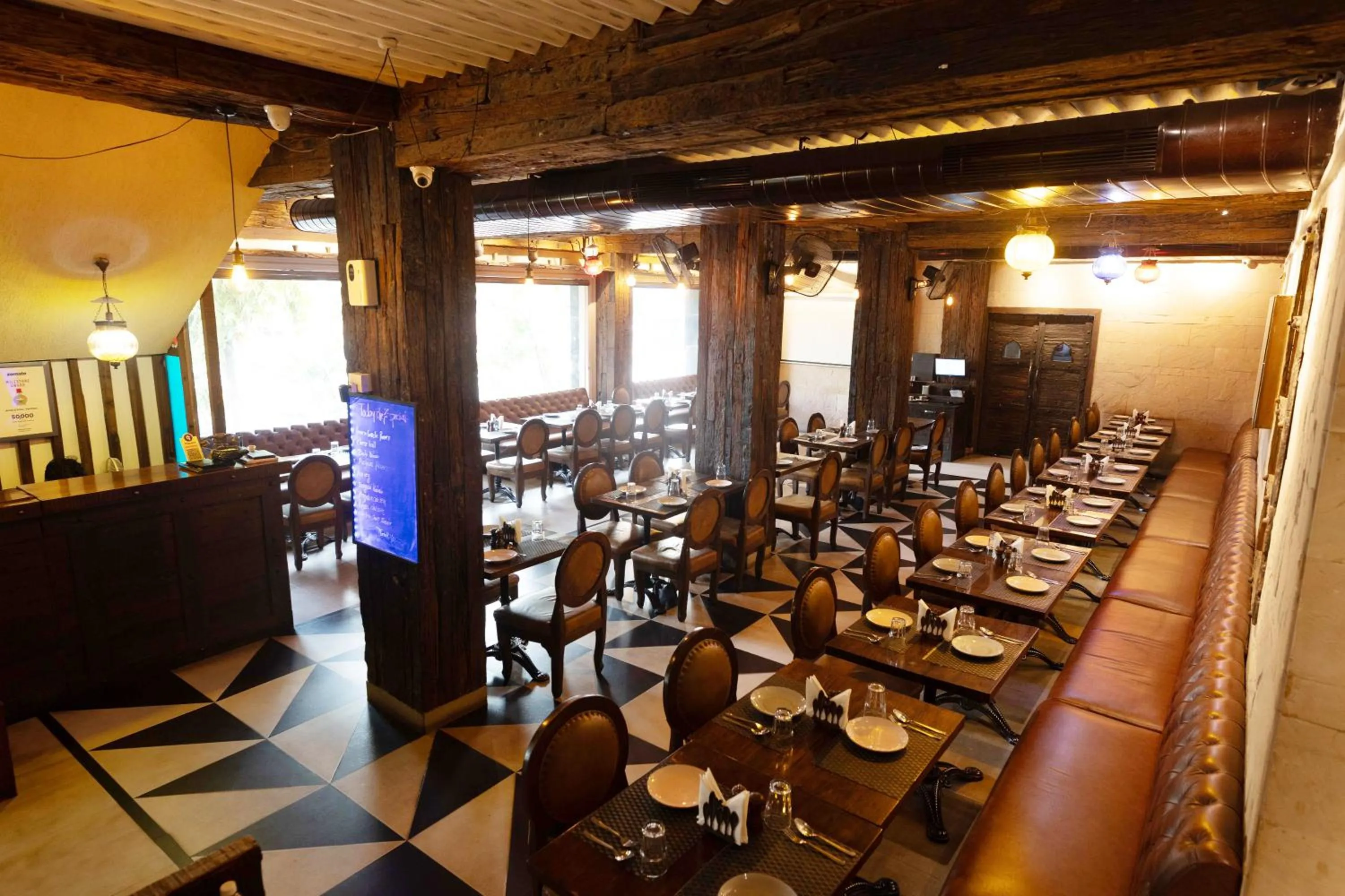 Restaurant/places to eat in New Hotel Broadway