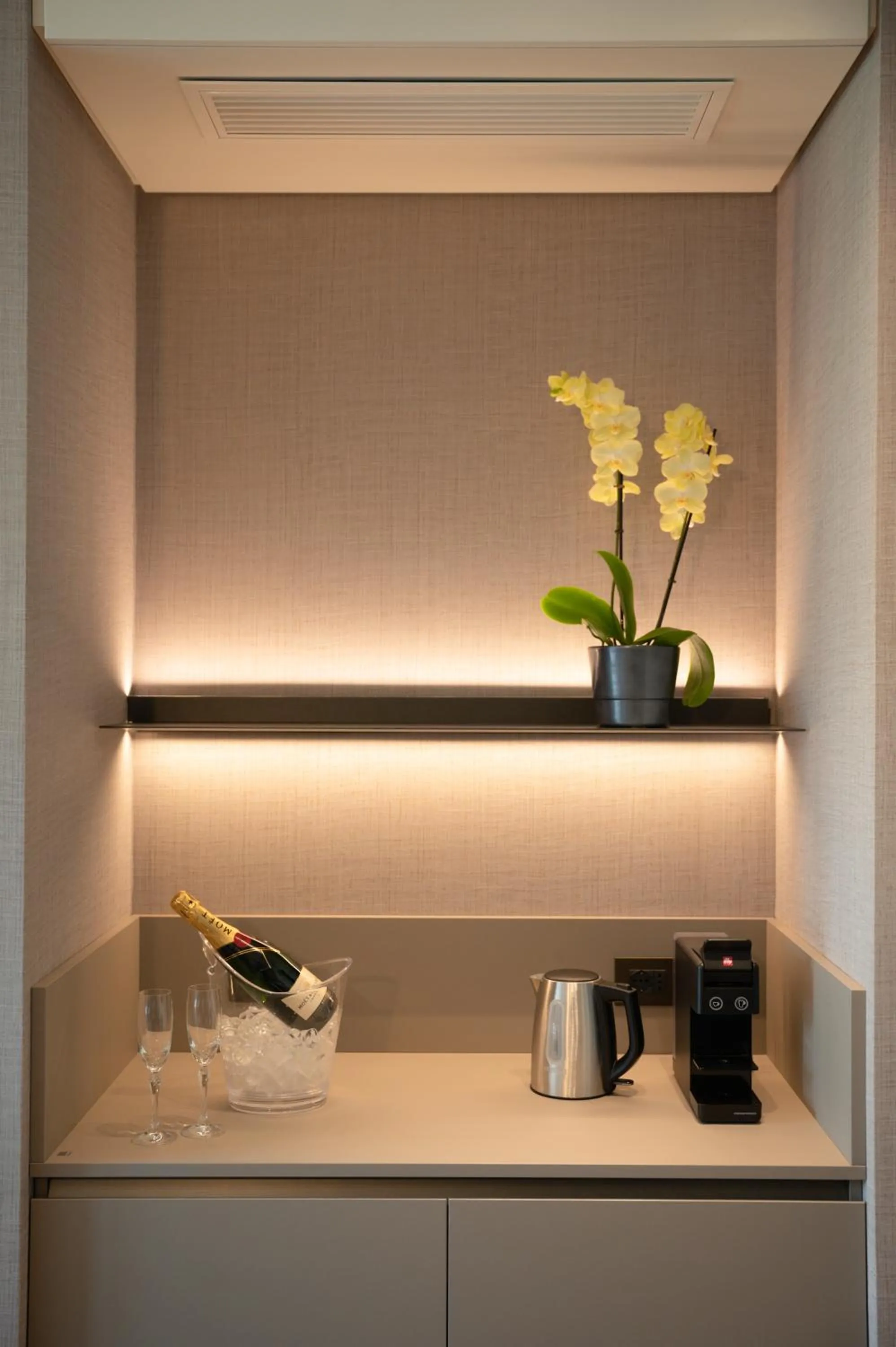 oven in DUPARC Contemporary Suites