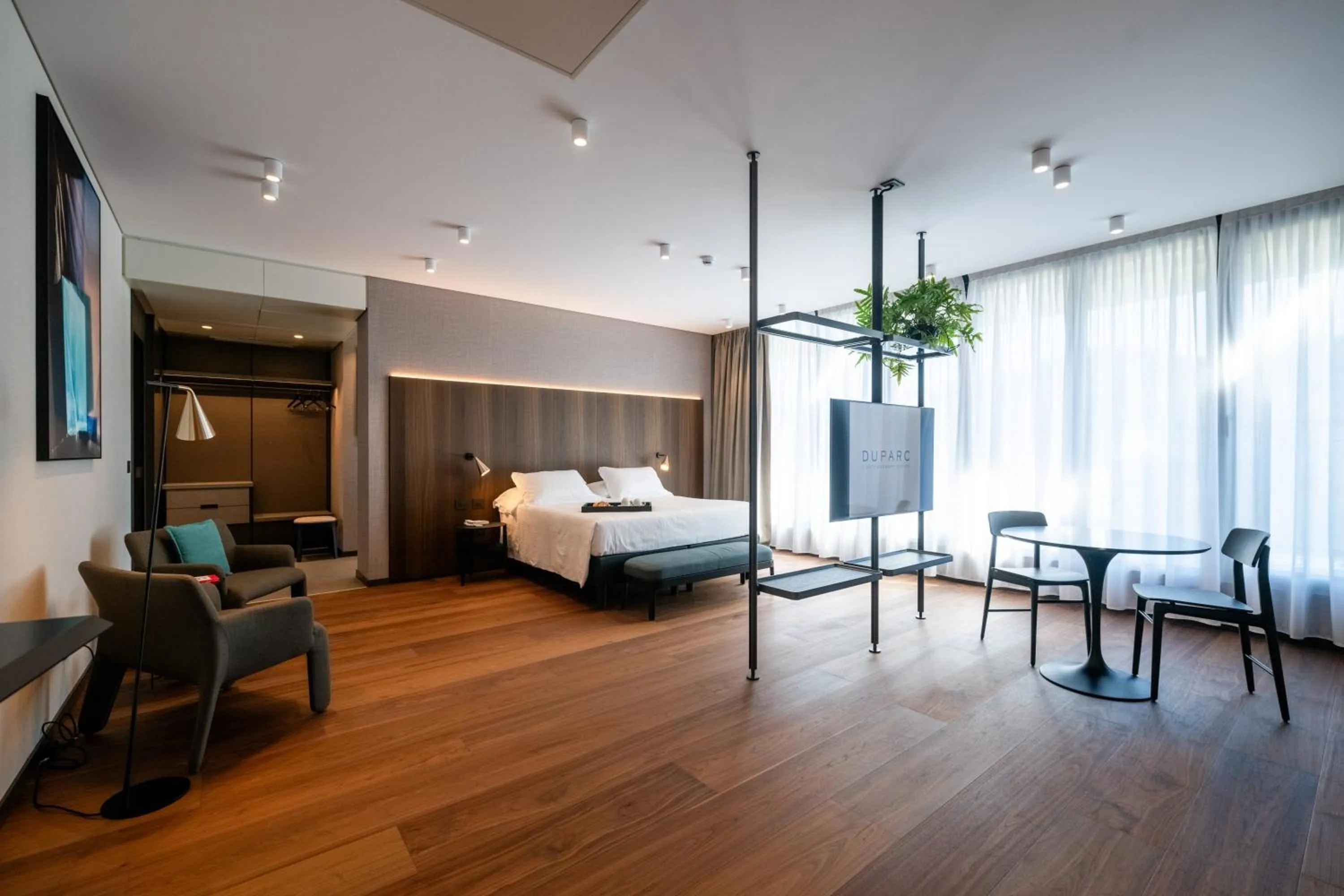 Photo of the whole room, Bed in DUPARC Contemporary Suites