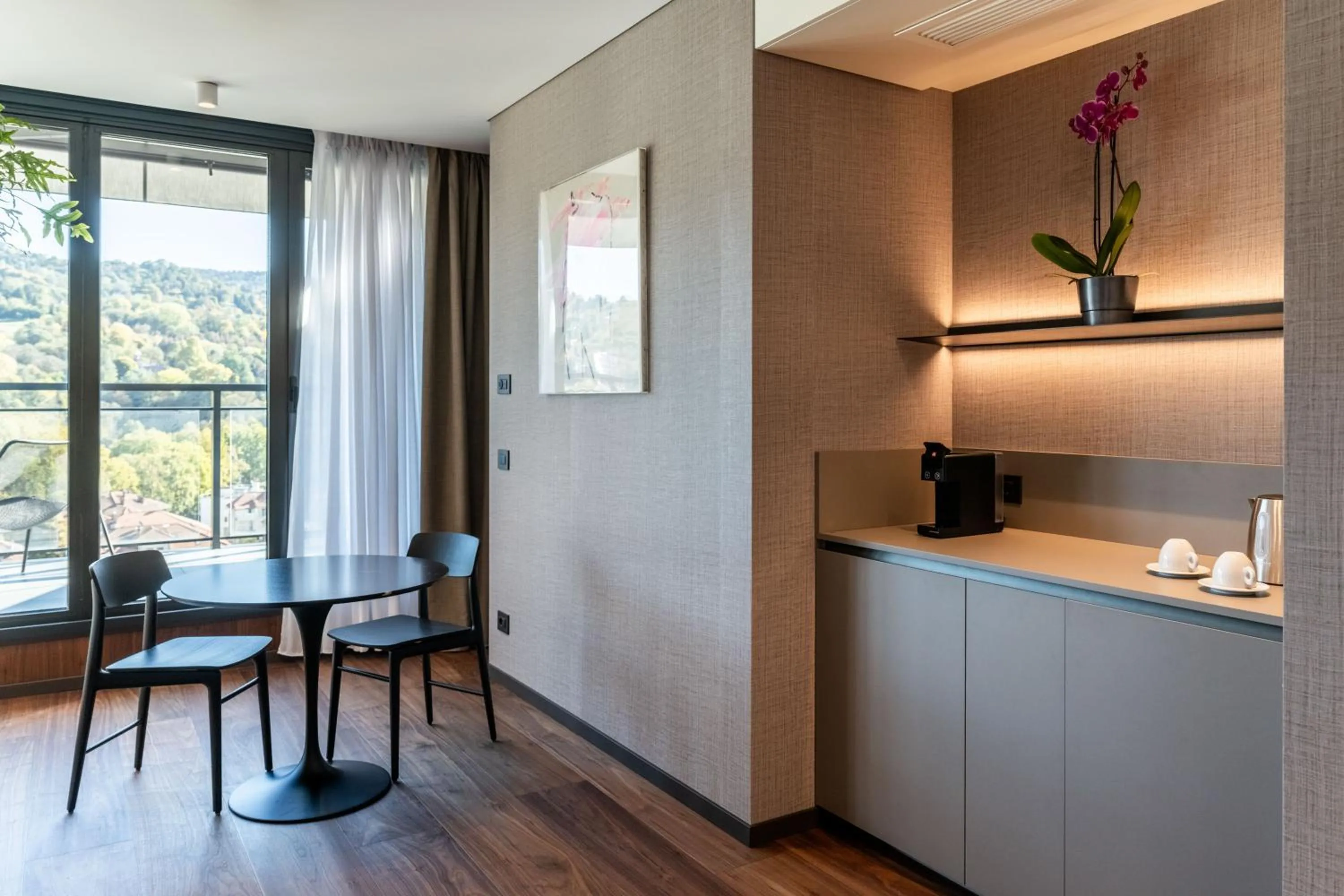 Photo of the whole room in DUPARC Contemporary Suites