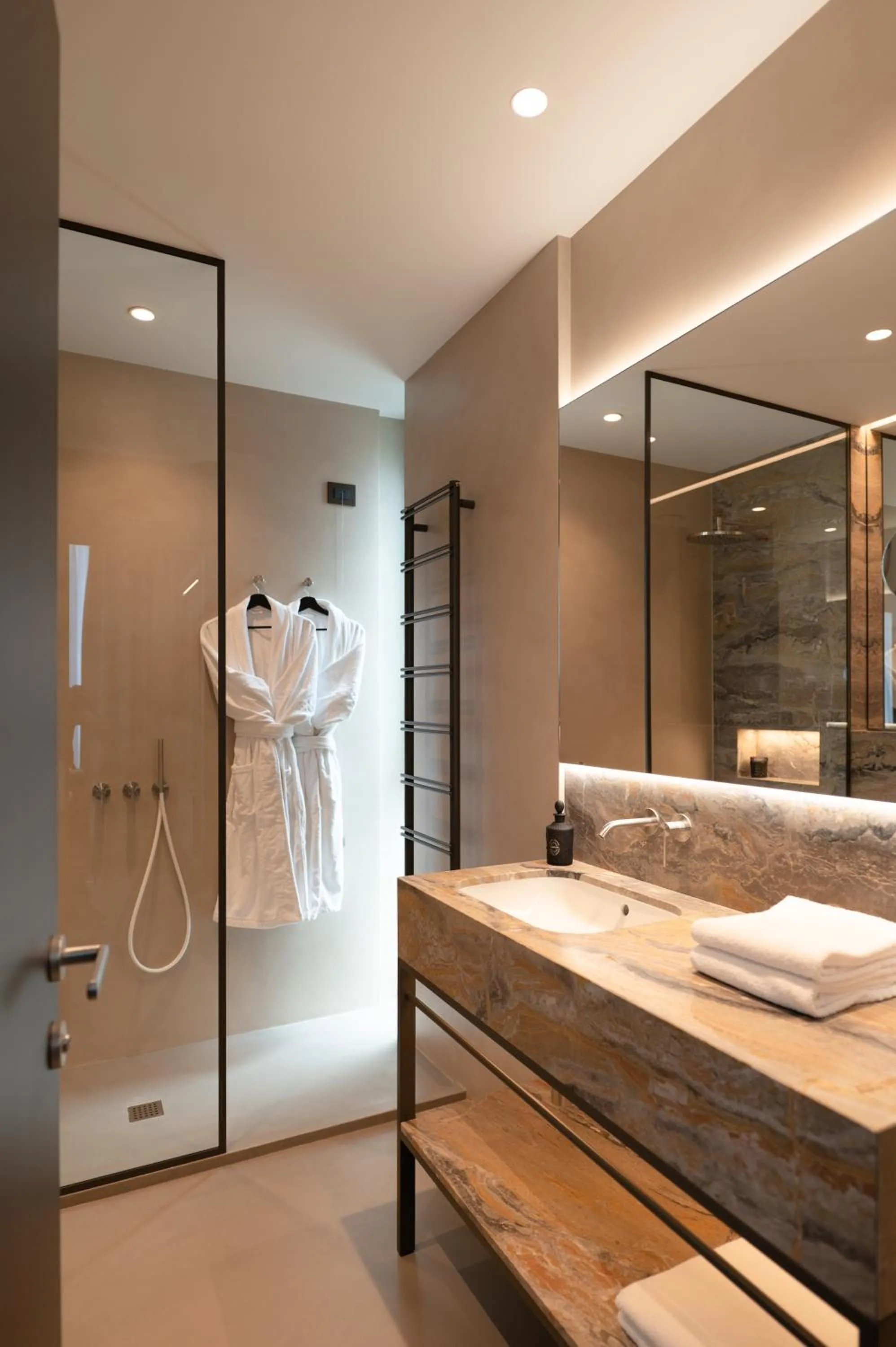 Shower, Bed in DUPARC Contemporary Suites