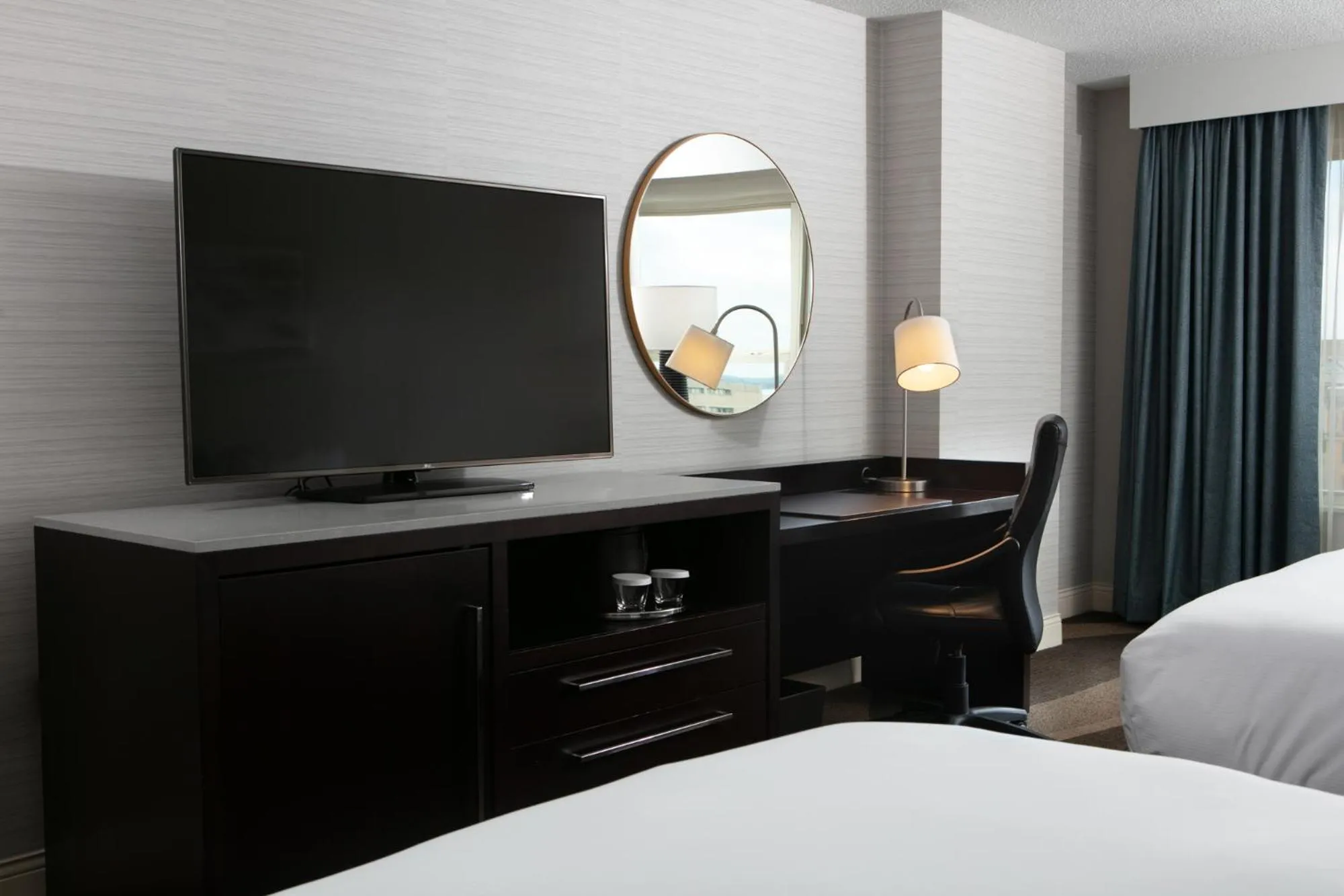 TV and multimedia, Bed in Hilton Madison Monona Terrace