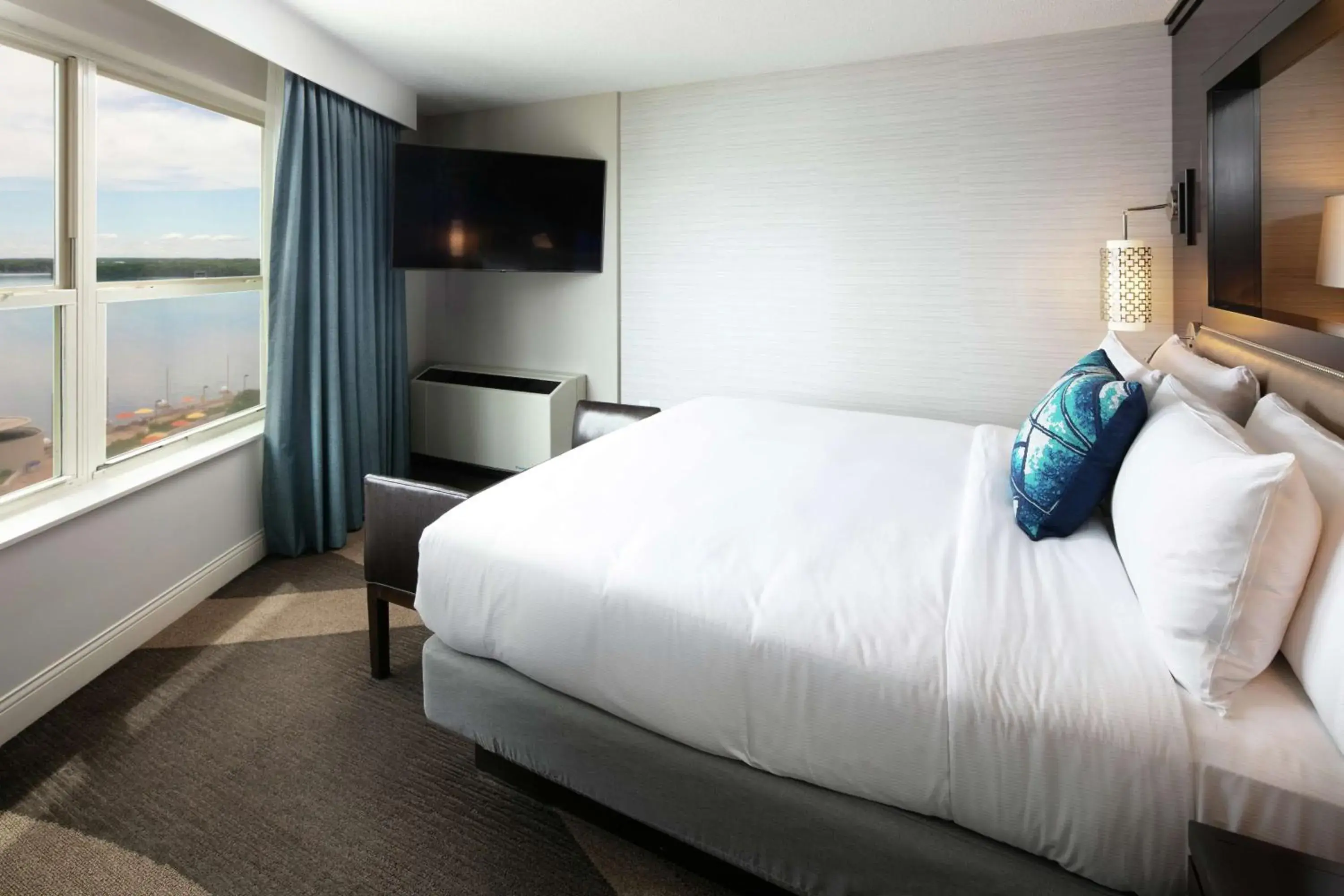 Deluxe King Room with Lake View in Hilton Madison Monona Terrace Deluxe King Room with Lake View in Hilton Madison Monona Terrace