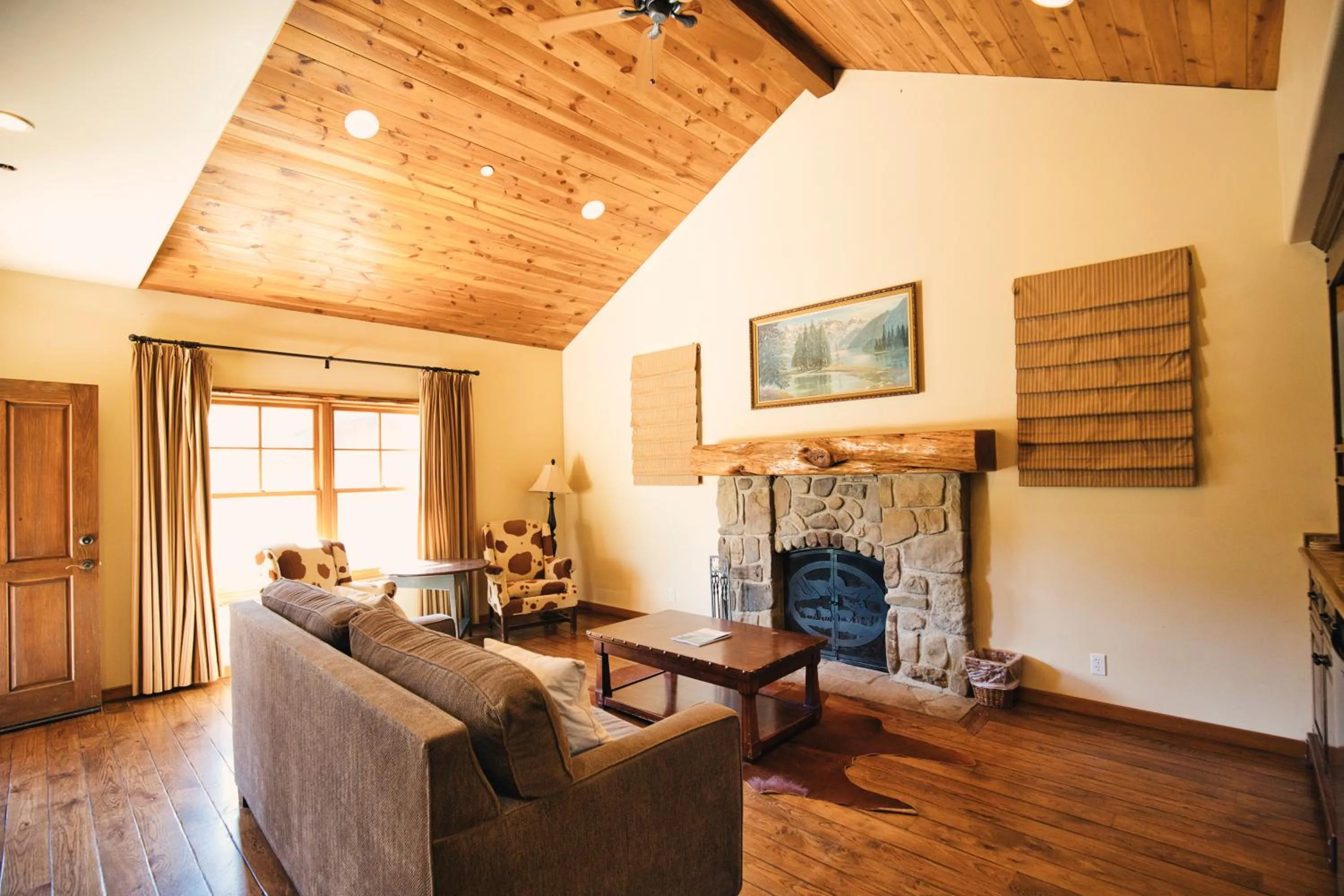 Living room in Circle Bar B Guest Ranch