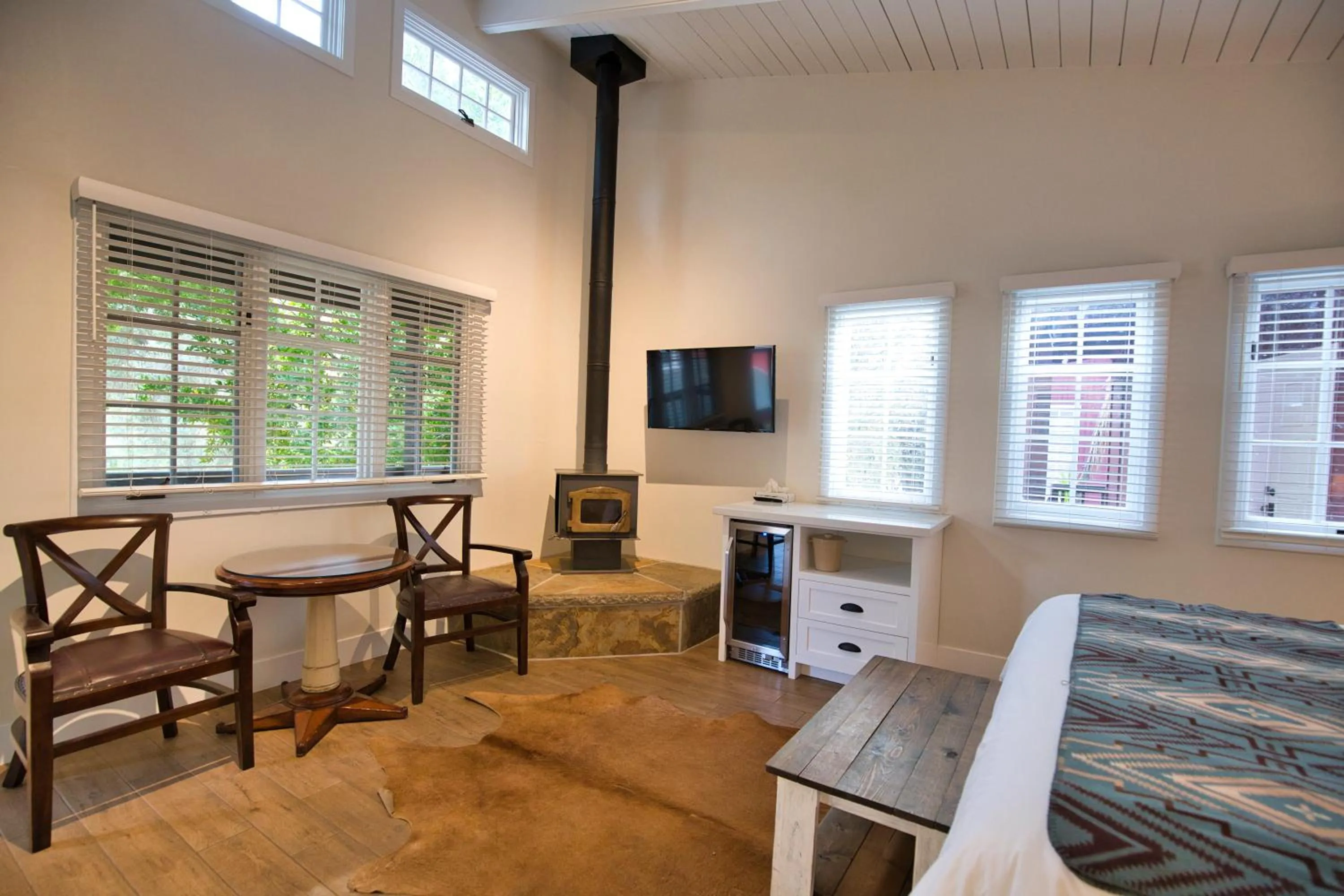 TV and multimedia in Circle Bar B Guest Ranch