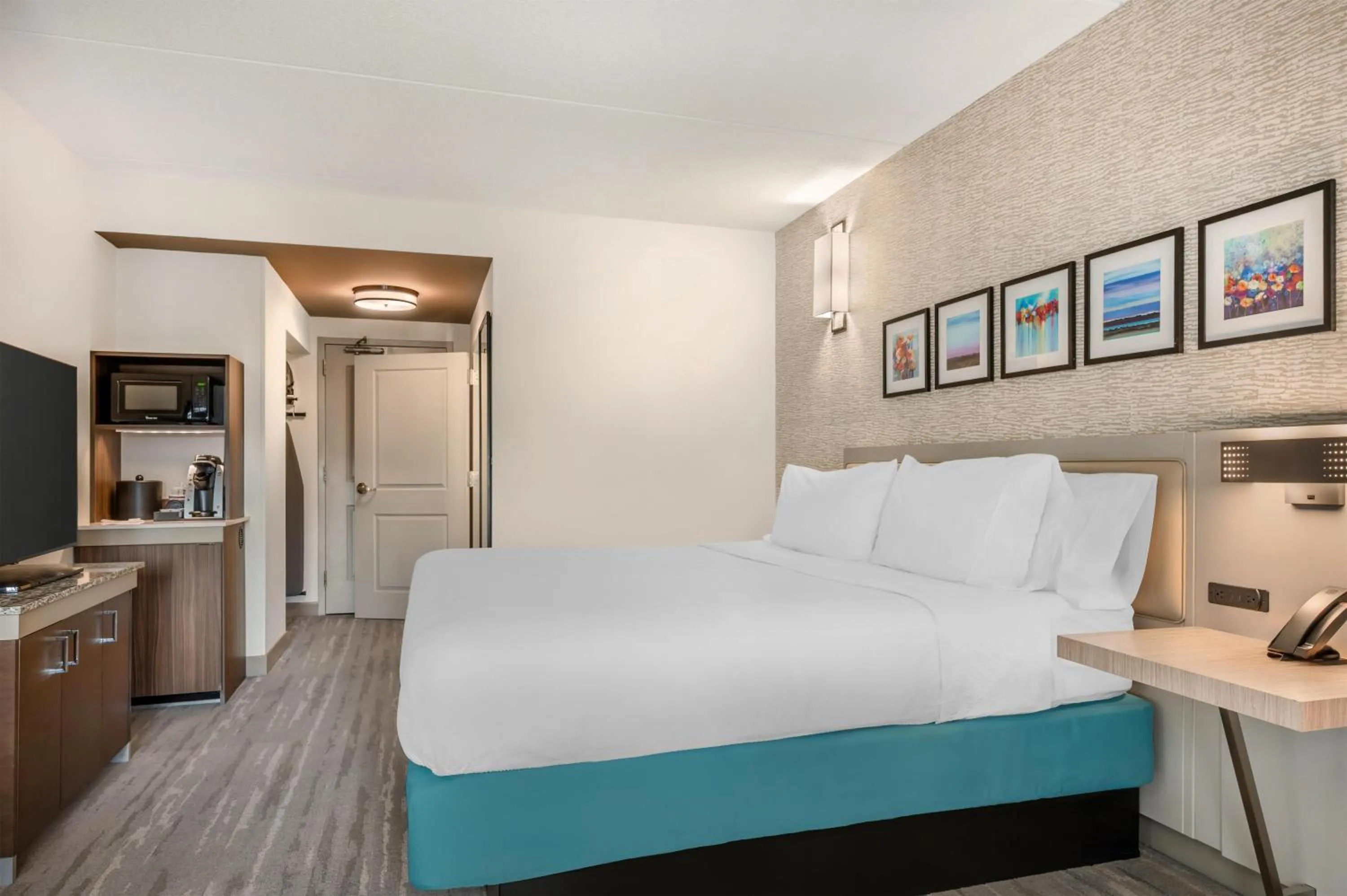 Bed in Hilton Garden Inn Wisconsin Dells