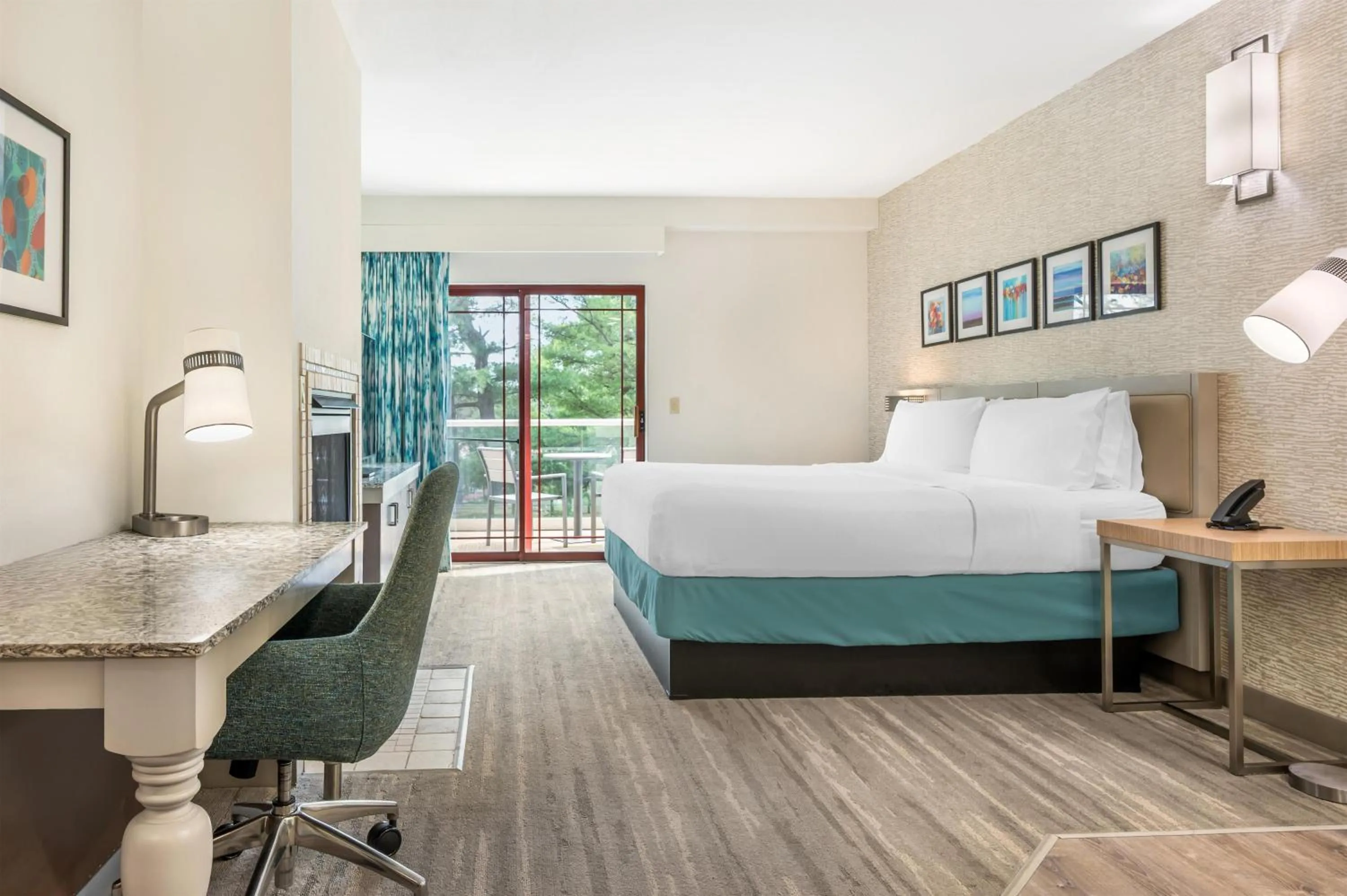 Bed in Hilton Garden Inn Wisconsin Dells