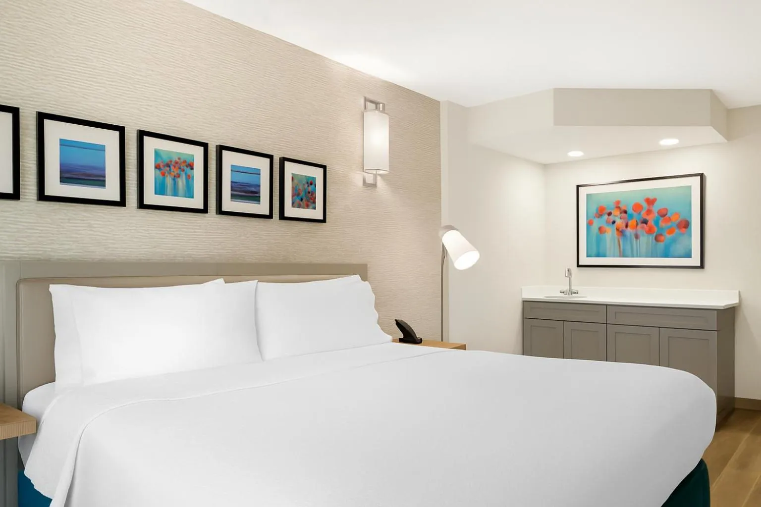 Bedroom, Bed in Hilton Garden Inn Wisconsin Dells