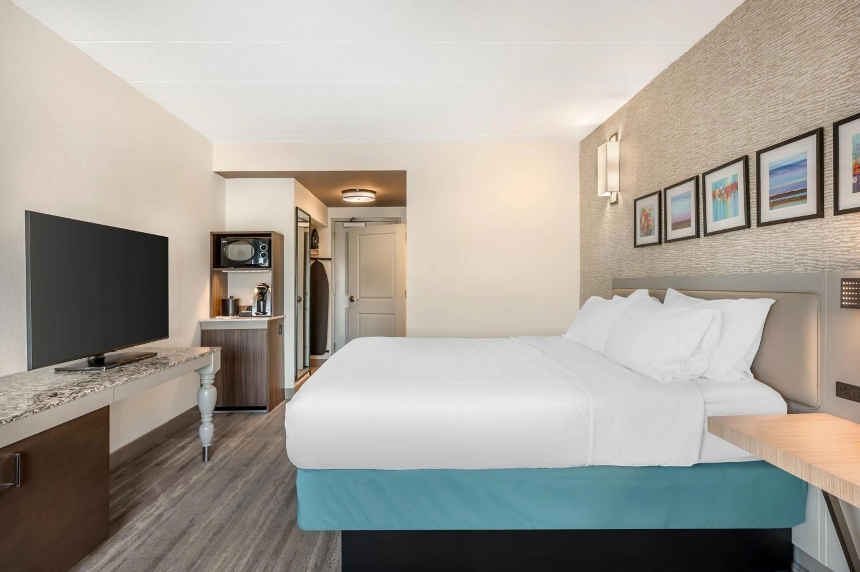 Bedroom, Bed in Hilton Garden Inn Wisconsin Dells