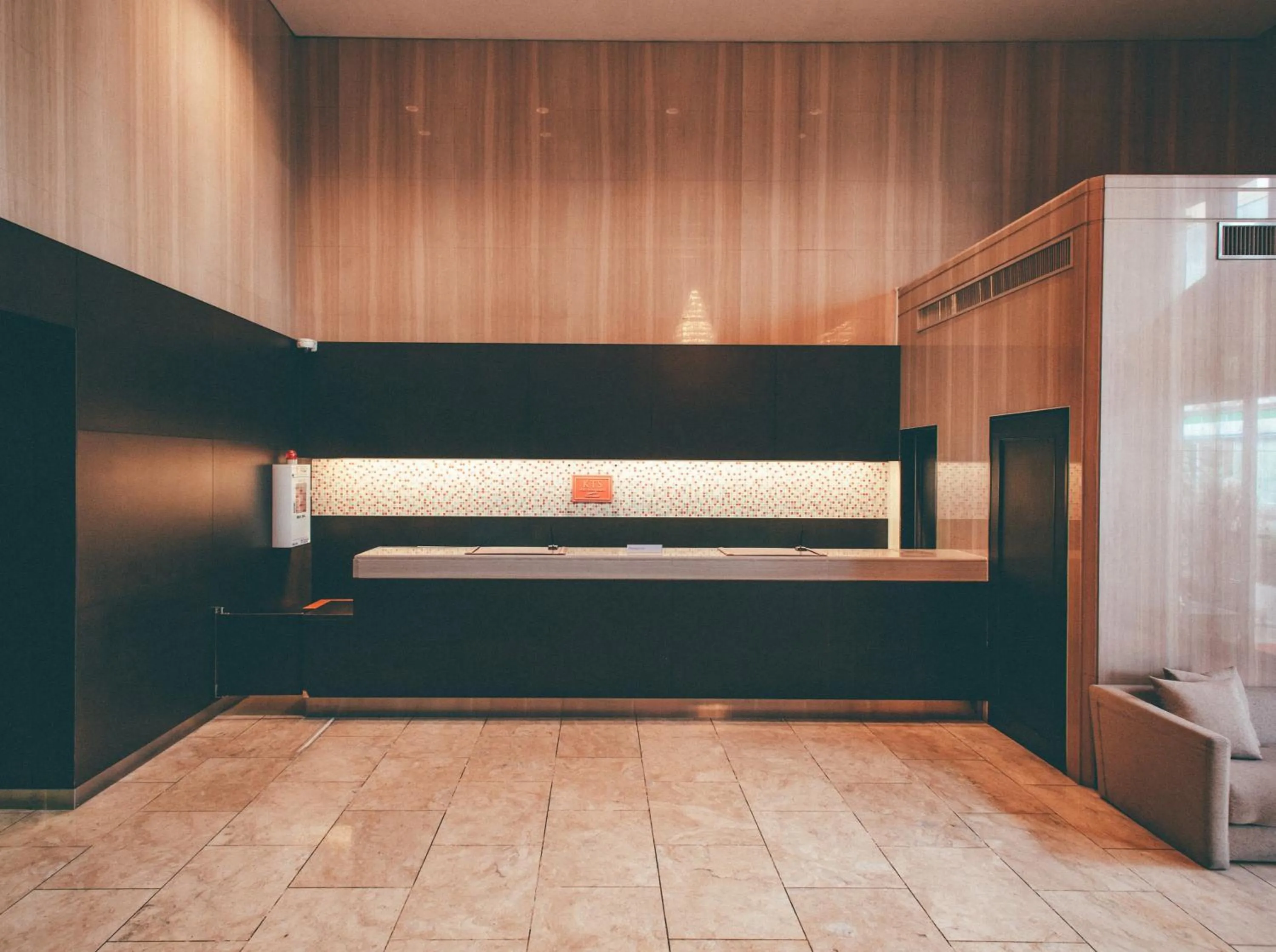 Bed in Hamilton Hotel Red