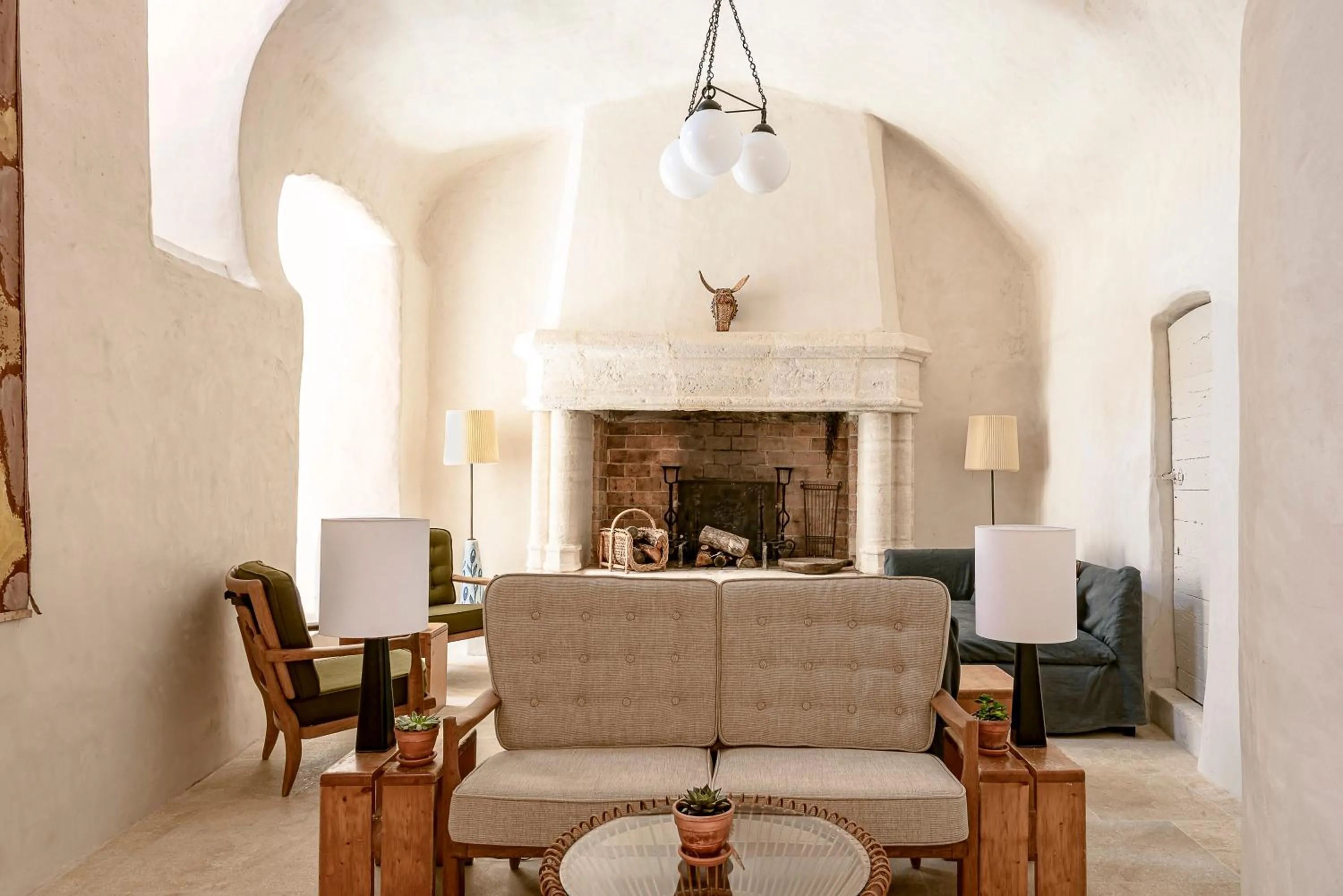 Lounge or bar in Hotel Crillon le Brave