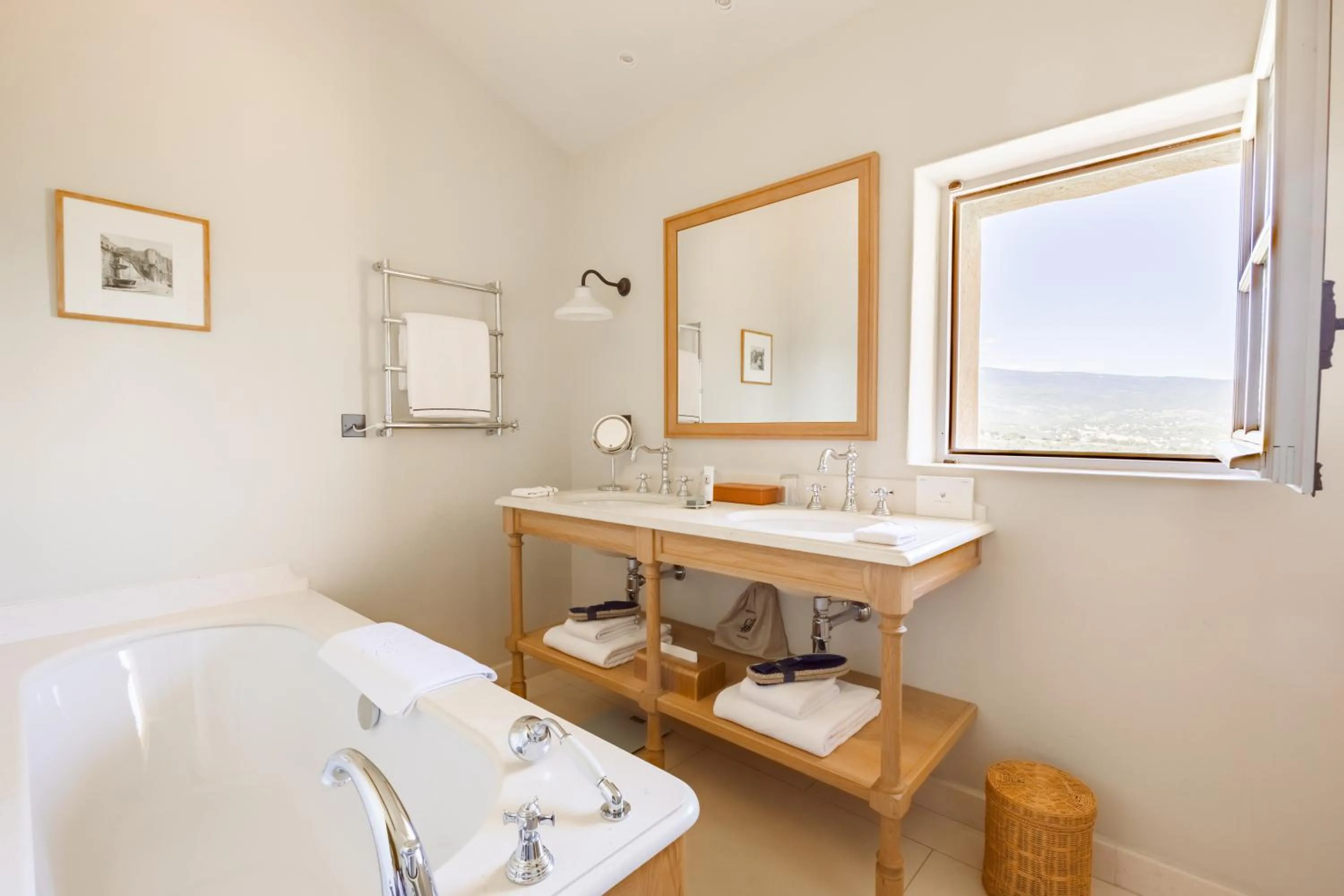 Bathroom in Hotel Crillon le Brave