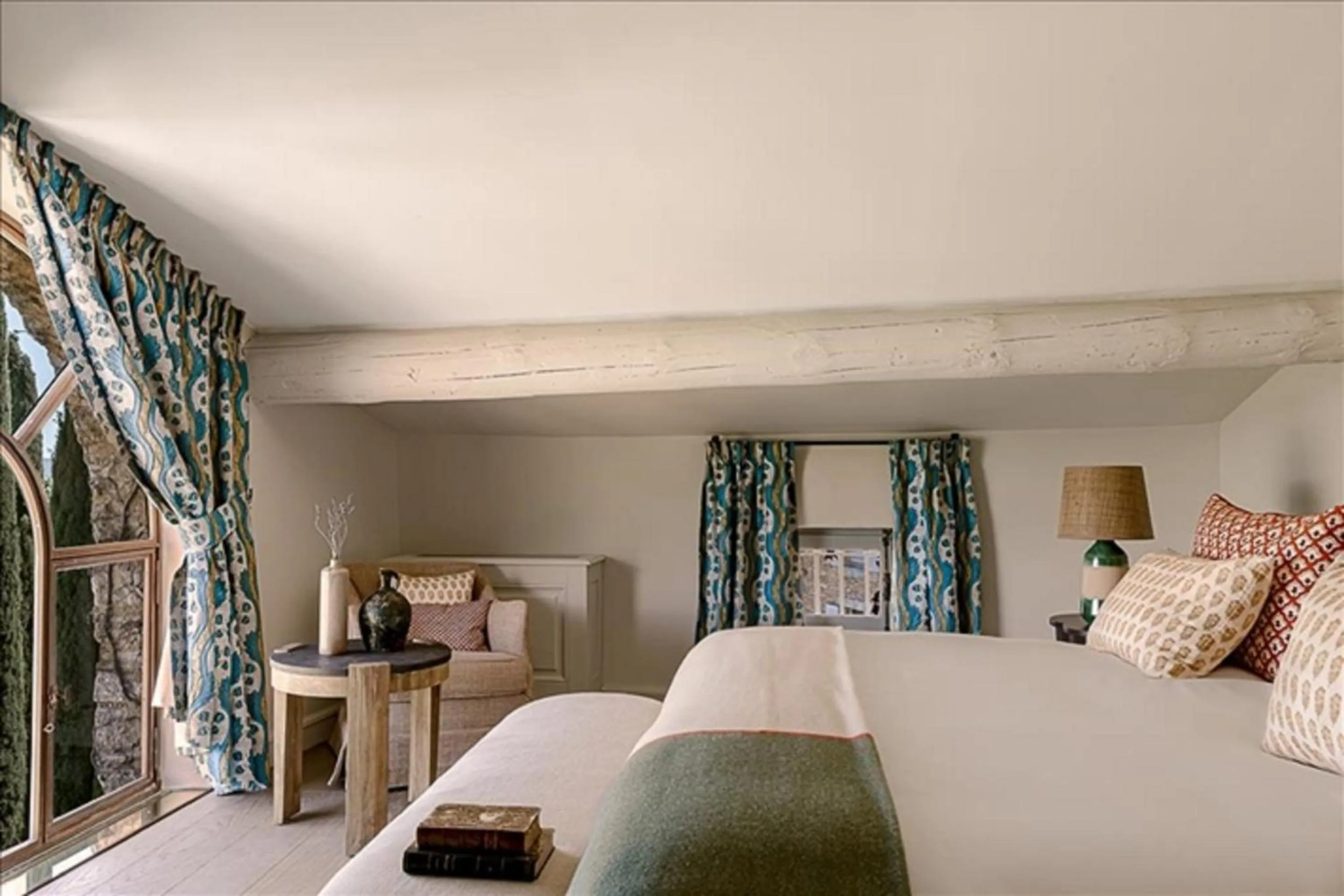 Bed in Hotel Crillon le Brave