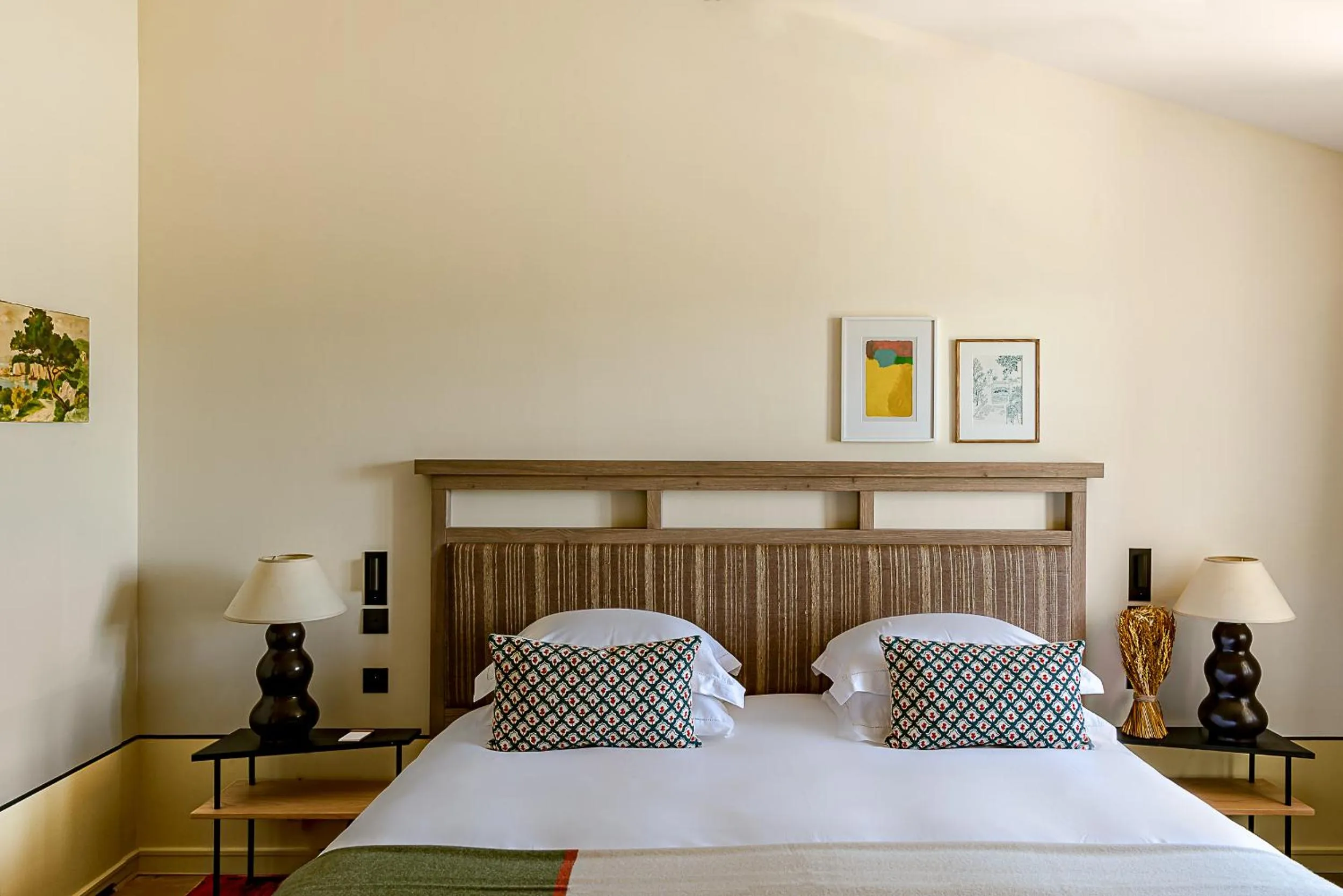 Bed in Hotel Crillon le Brave