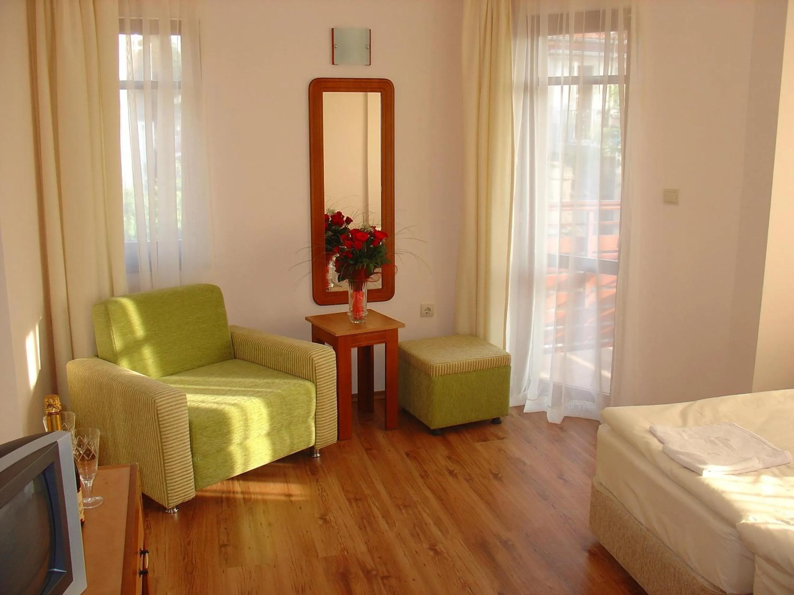 Day, Bed in Family Hotel Saint Nikola and Free parking