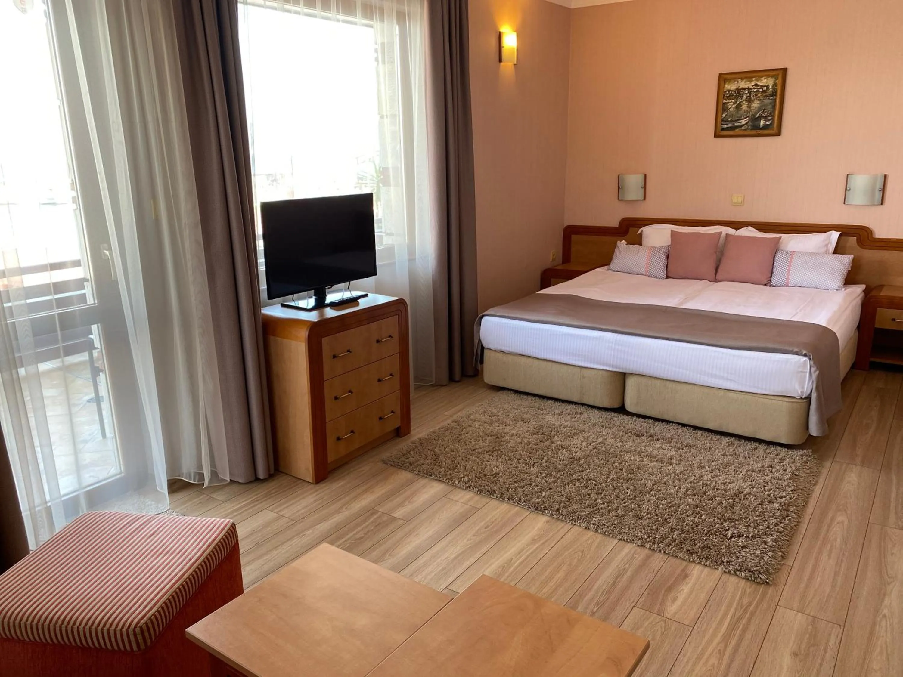 Bed in Family Hotel Saint Nikola and Free parking