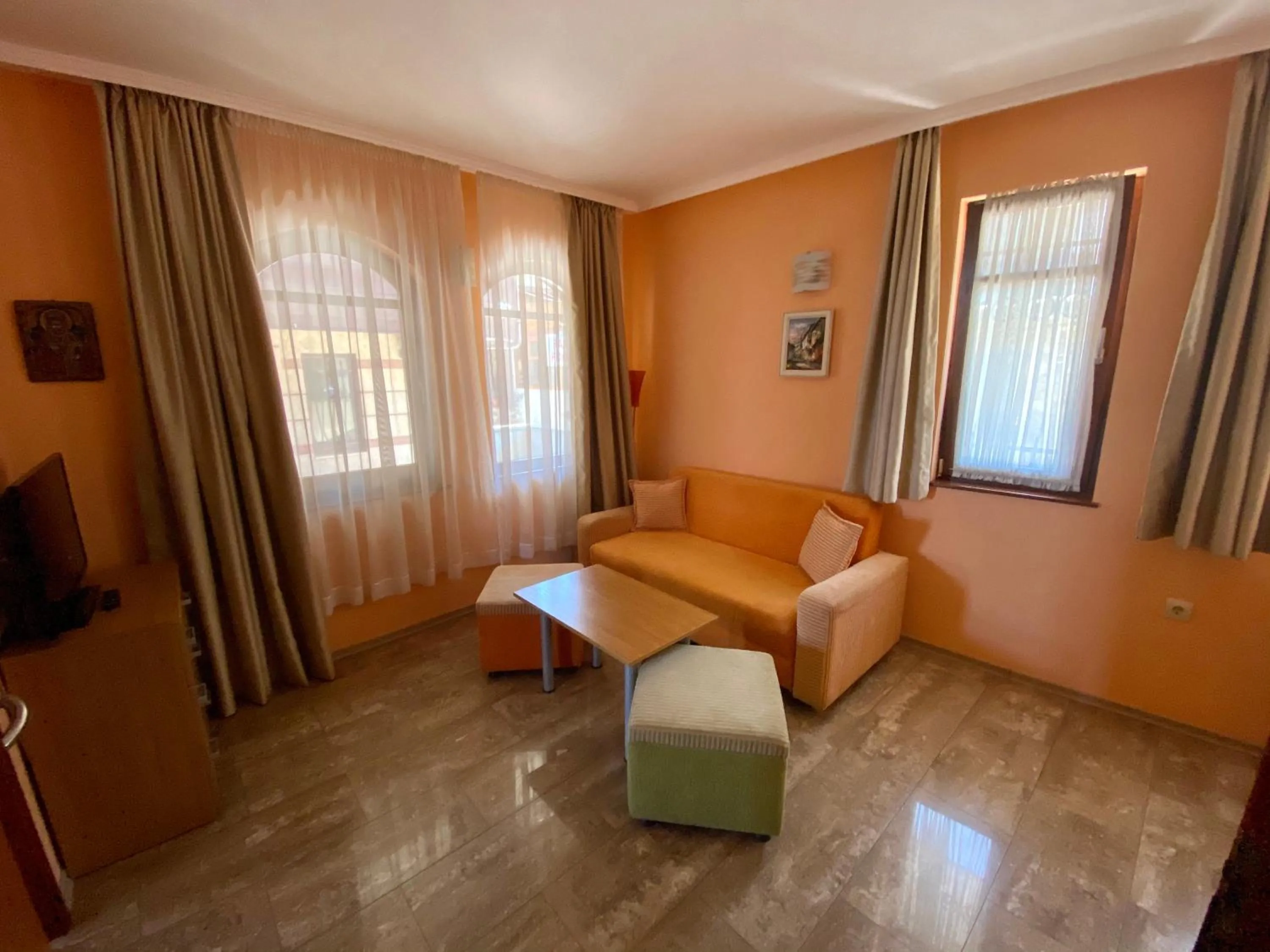 Day in Family Hotel Saint Nikola and Free parking