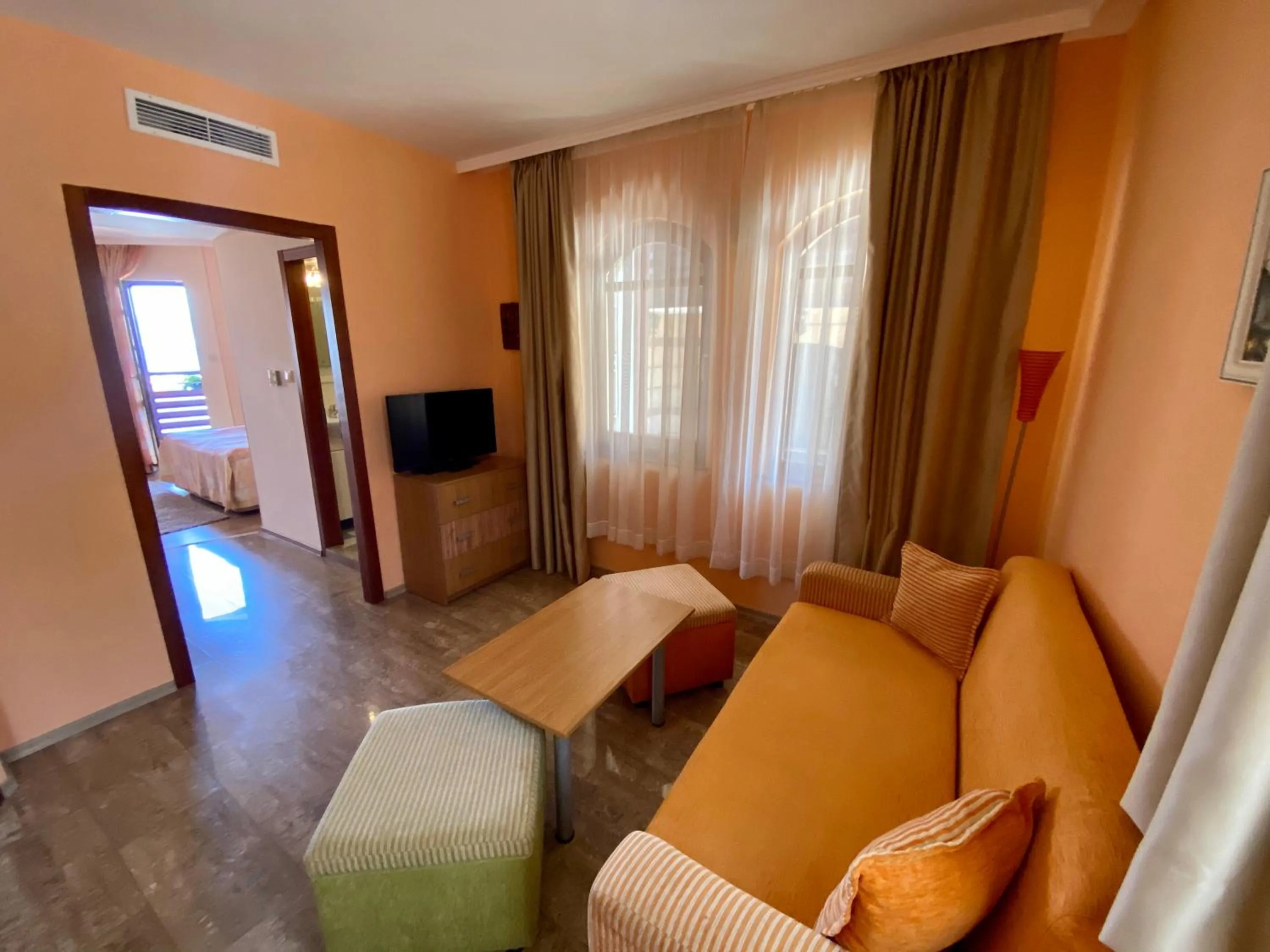 Living room in Family Hotel Saint Nikola and Free parking