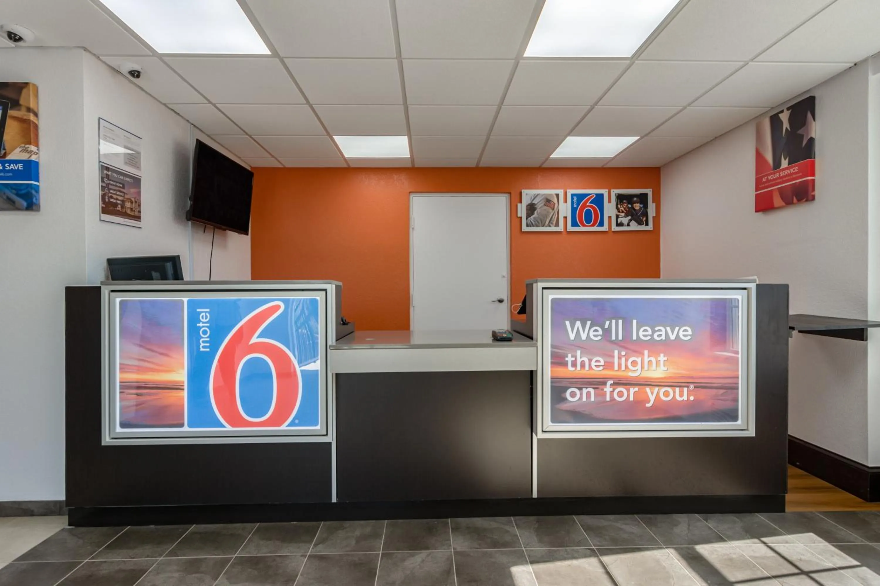 Lobby or reception in Motel 6-White, GA - Cartersville