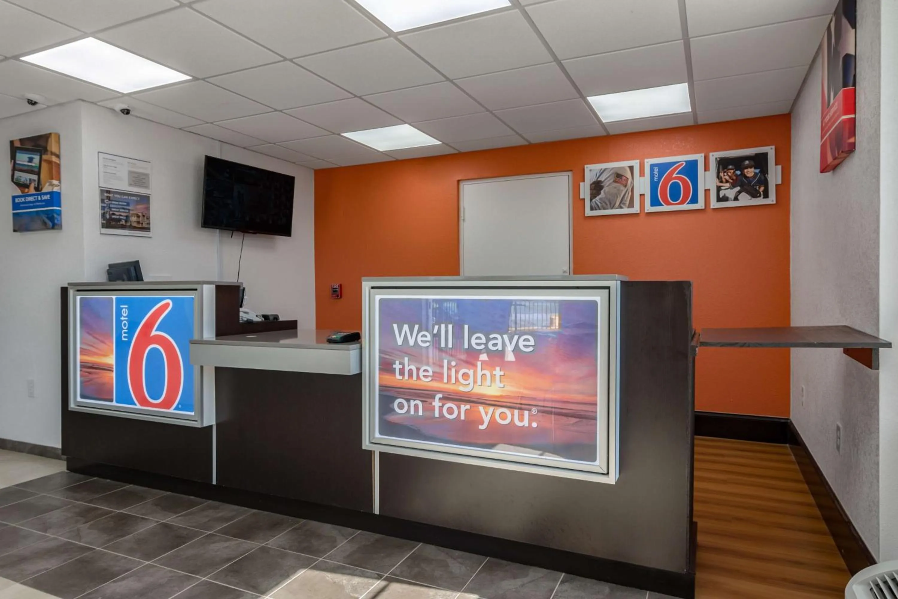 Property logo or sign in Motel 6-White, GA - Cartersville