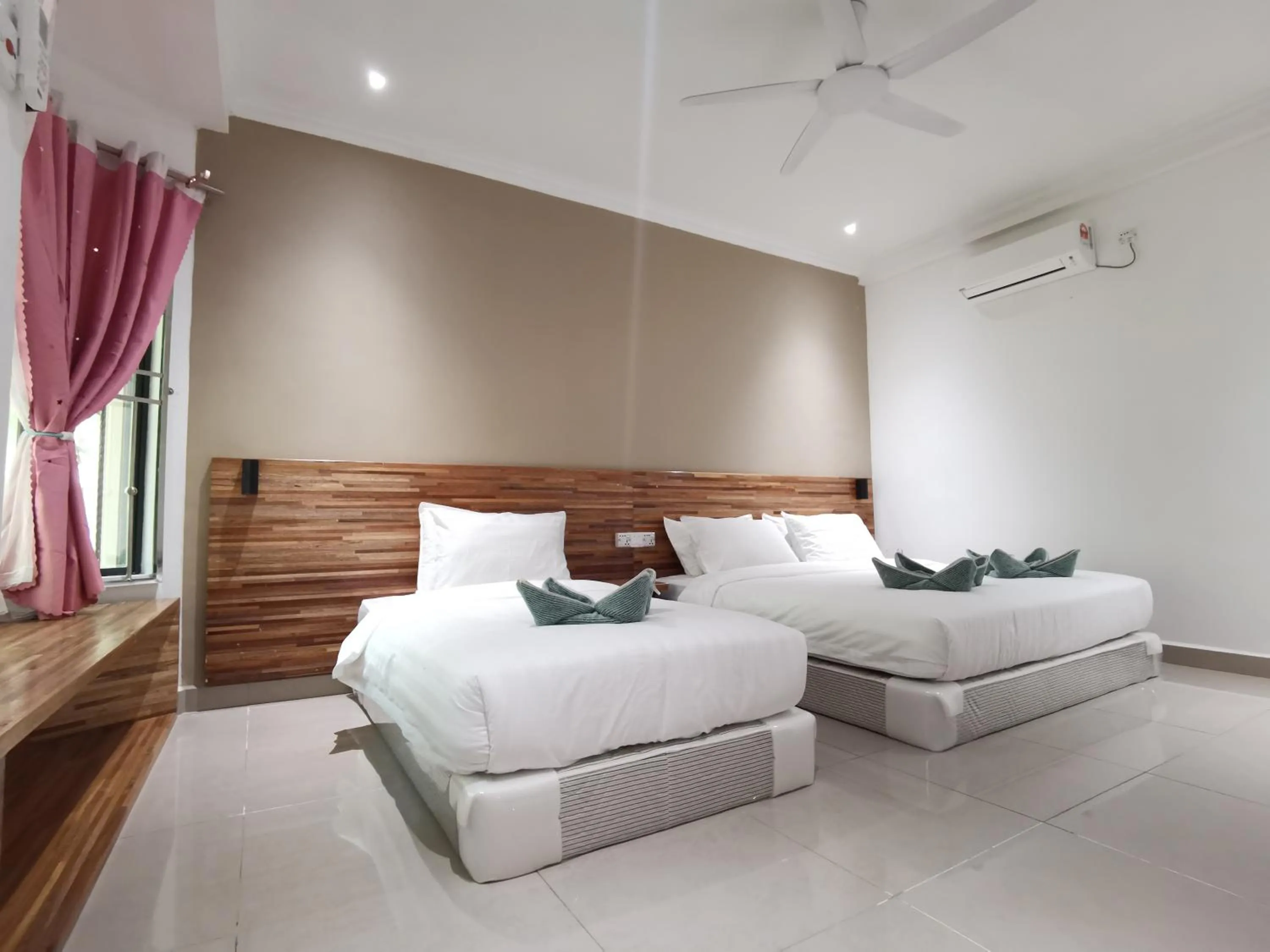 Bed in Hemingway Cottage 海明威度假屋