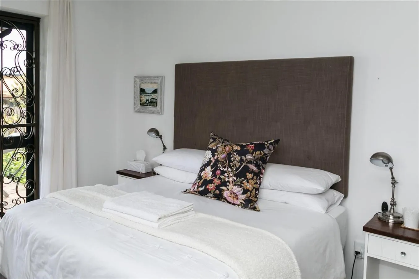 Bedroom, Bed in Narnia Guest House