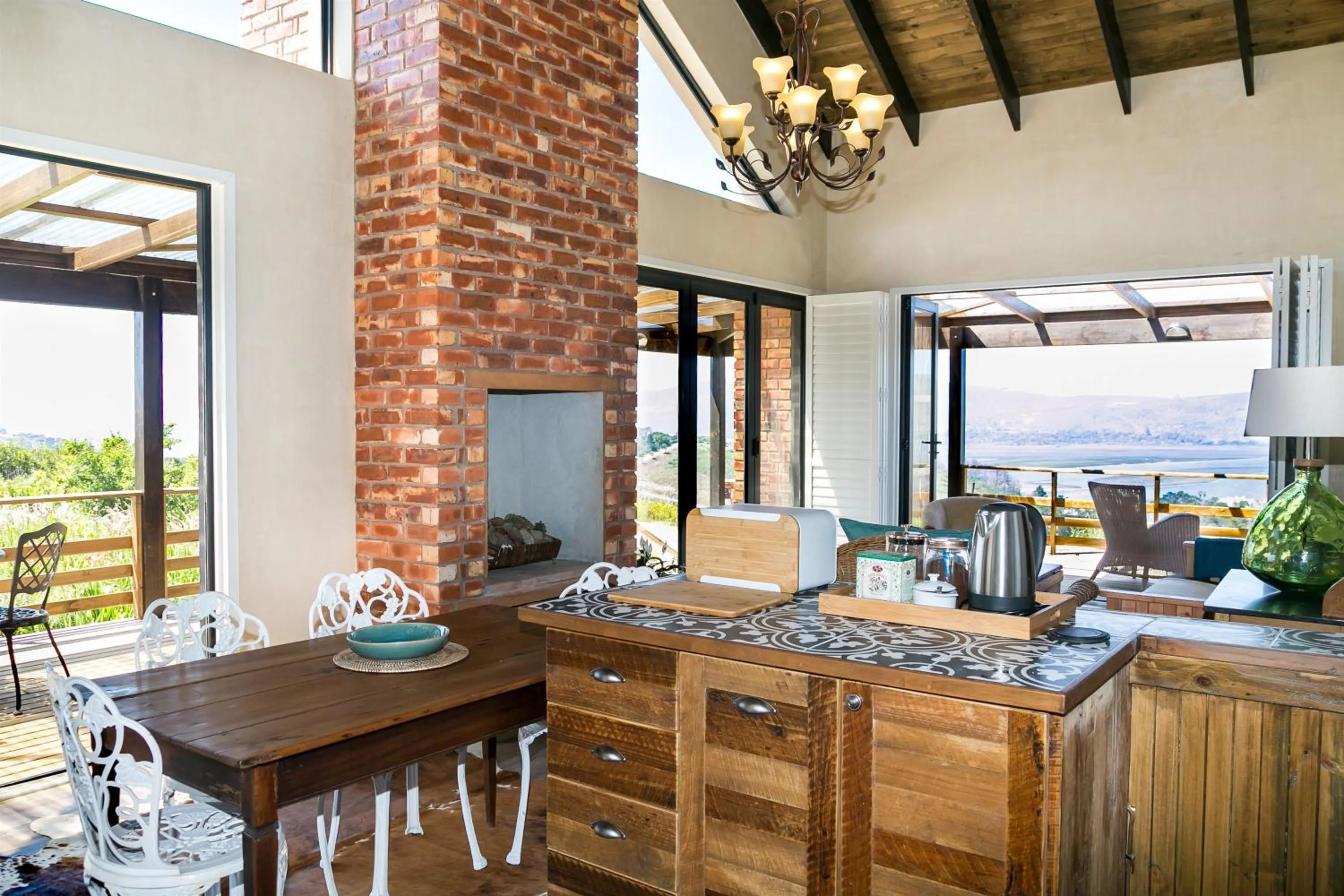 Kitchen or kitchenette in Narnia Guest House