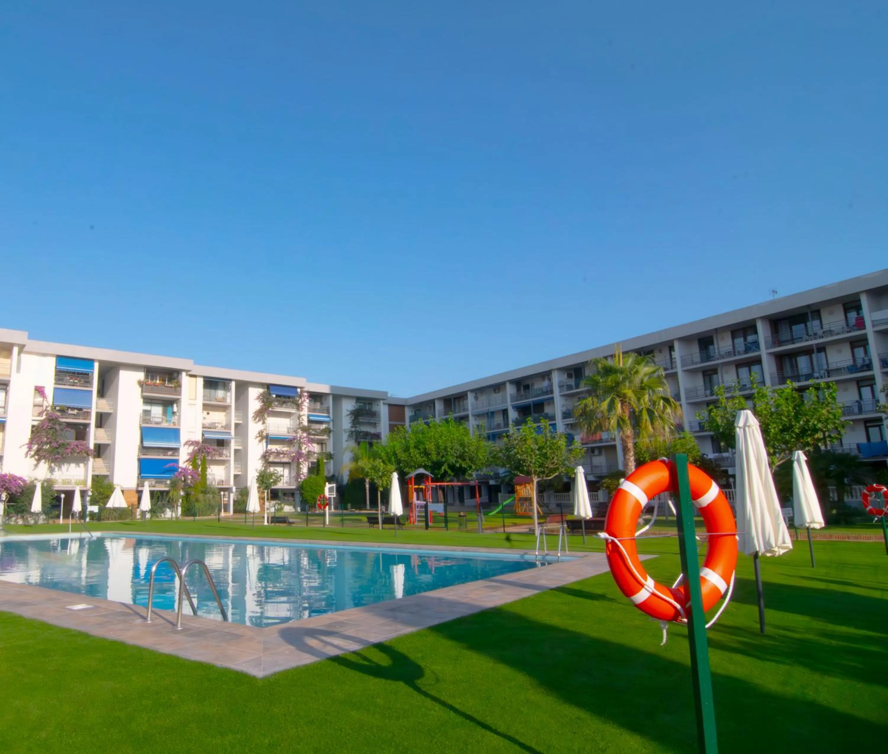 Swimming pool in Agaró Cambrils Apartments