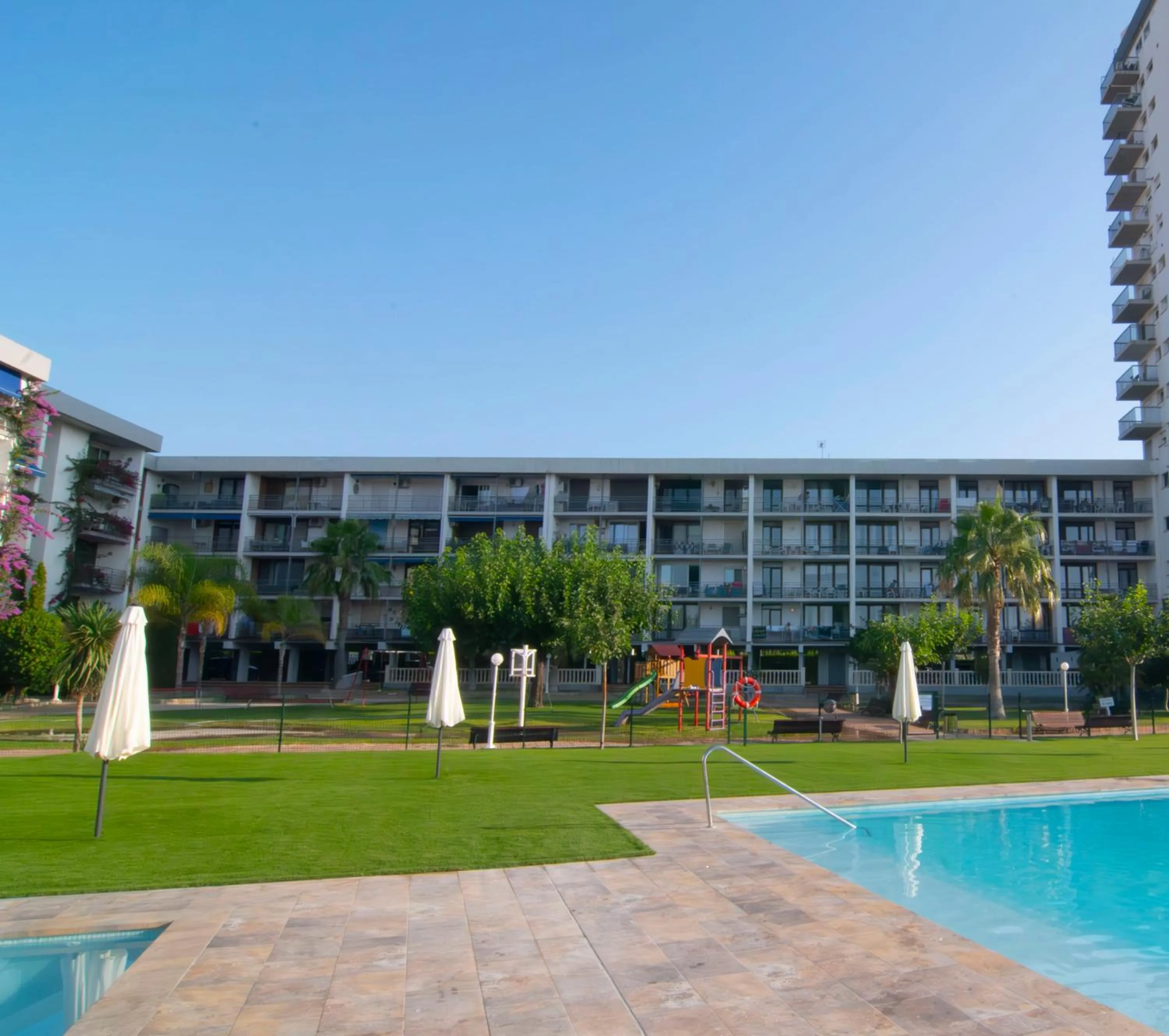 Swimming pool in Agaró Cambrils Apartments