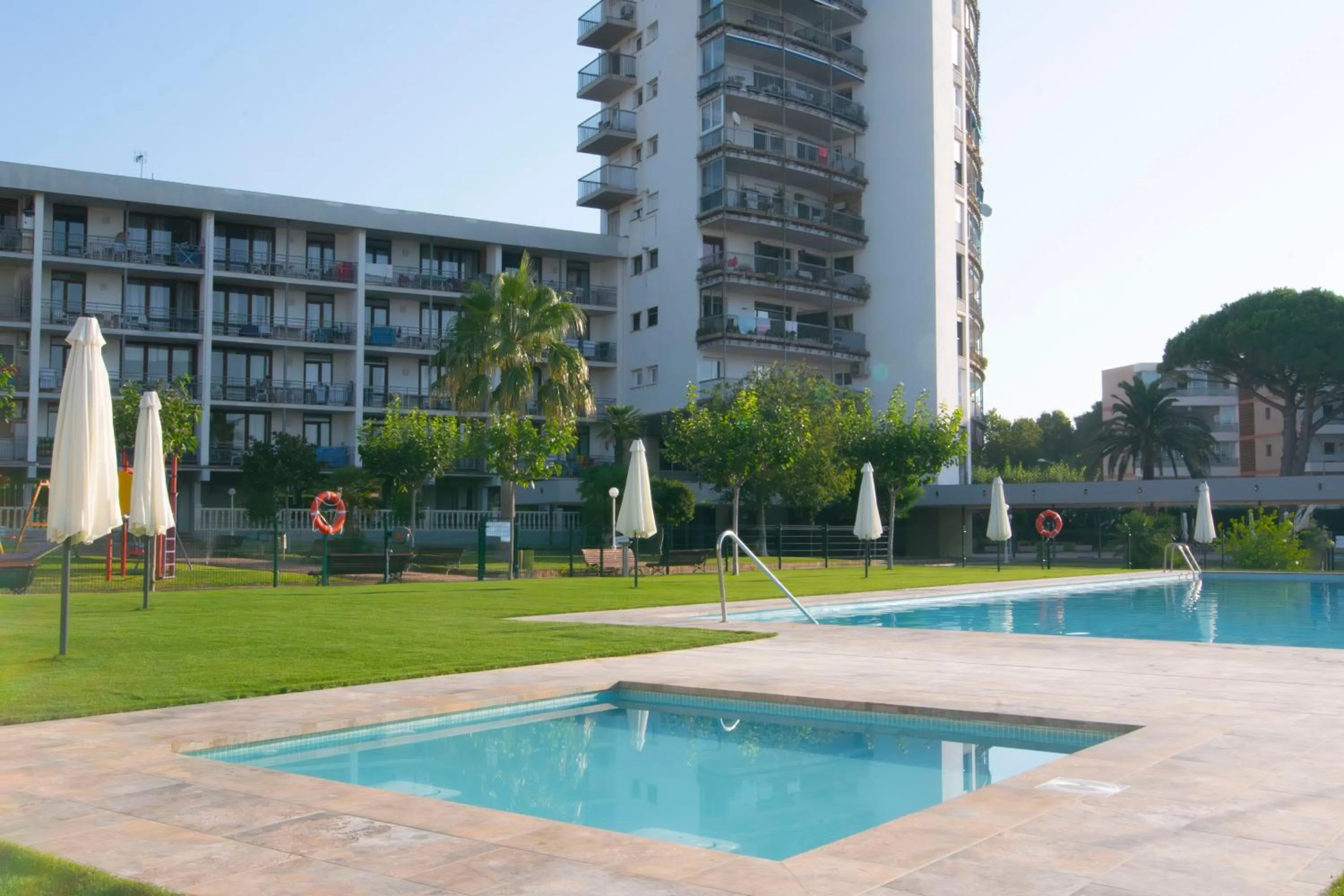Swimming pool in Agaró Cambrils Apartments