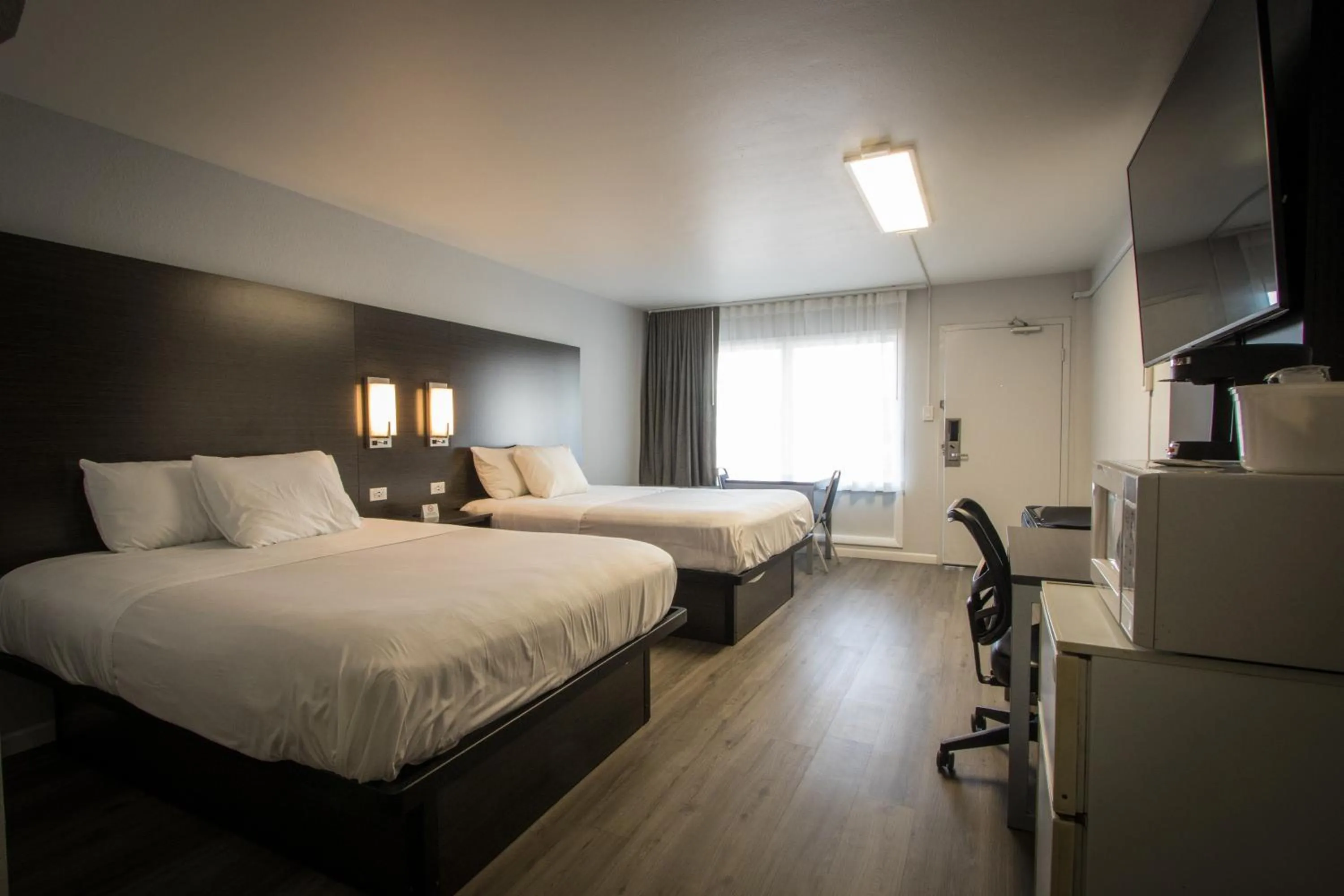 Guests, Bed in Envi Boutique Hotel Henderson-Evansville South