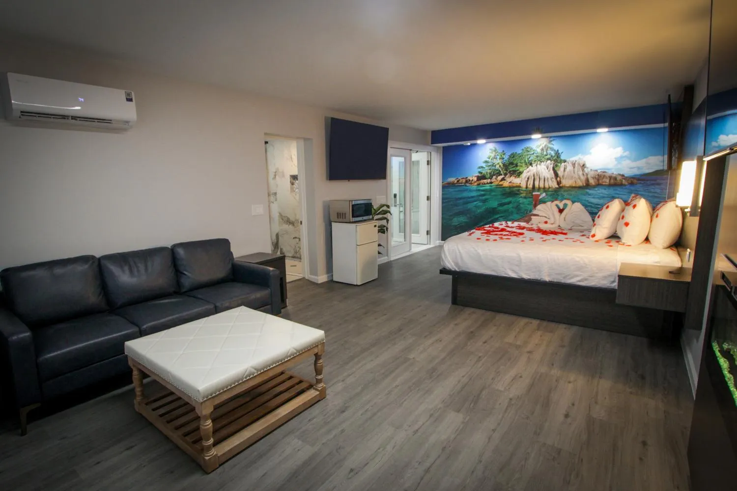 Photo of the whole room, Bed in Envi Boutique Hotel Henderson-Evansville South