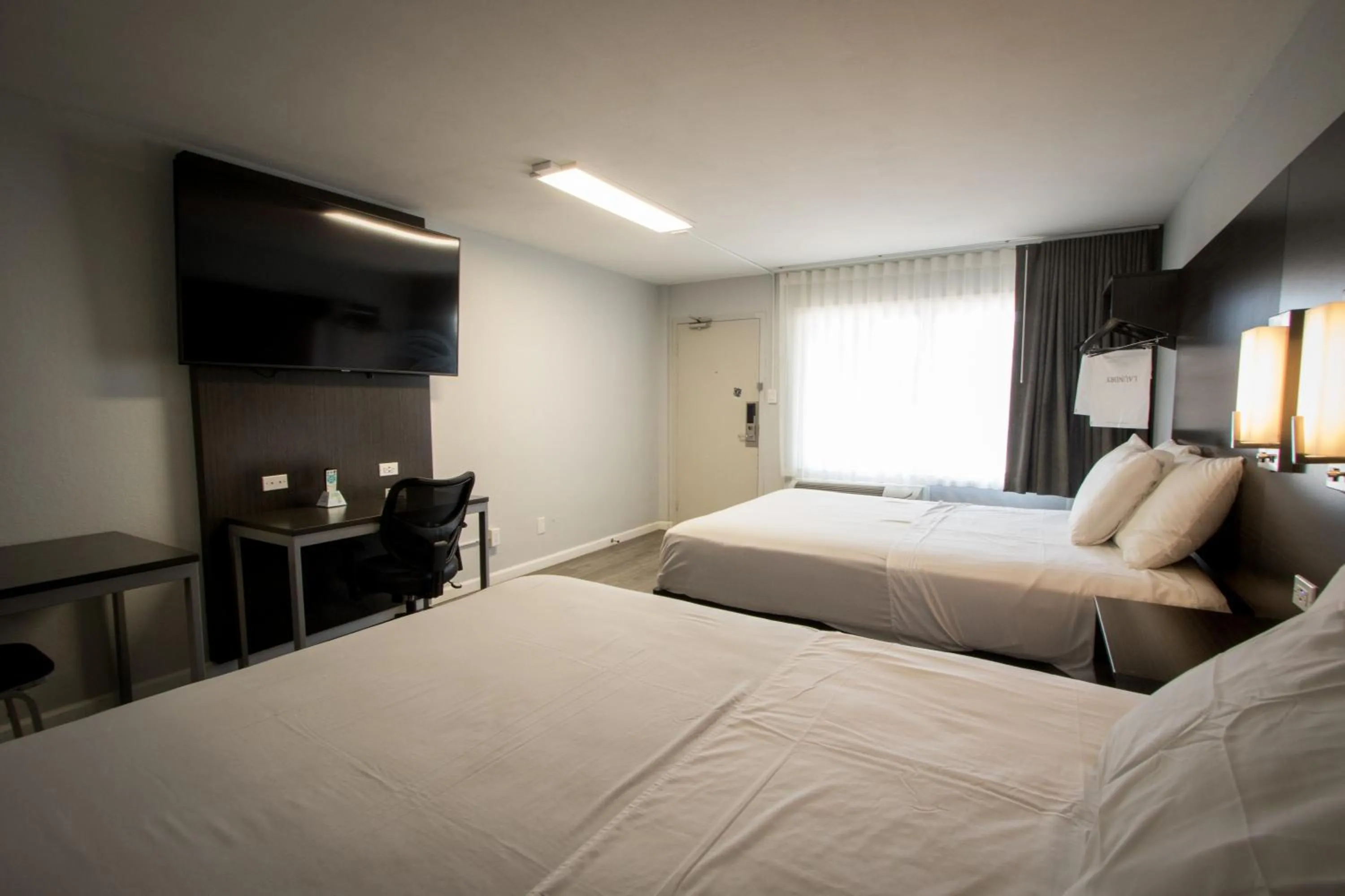 Bed in Envi Boutique Hotel Henderson-Evansville South