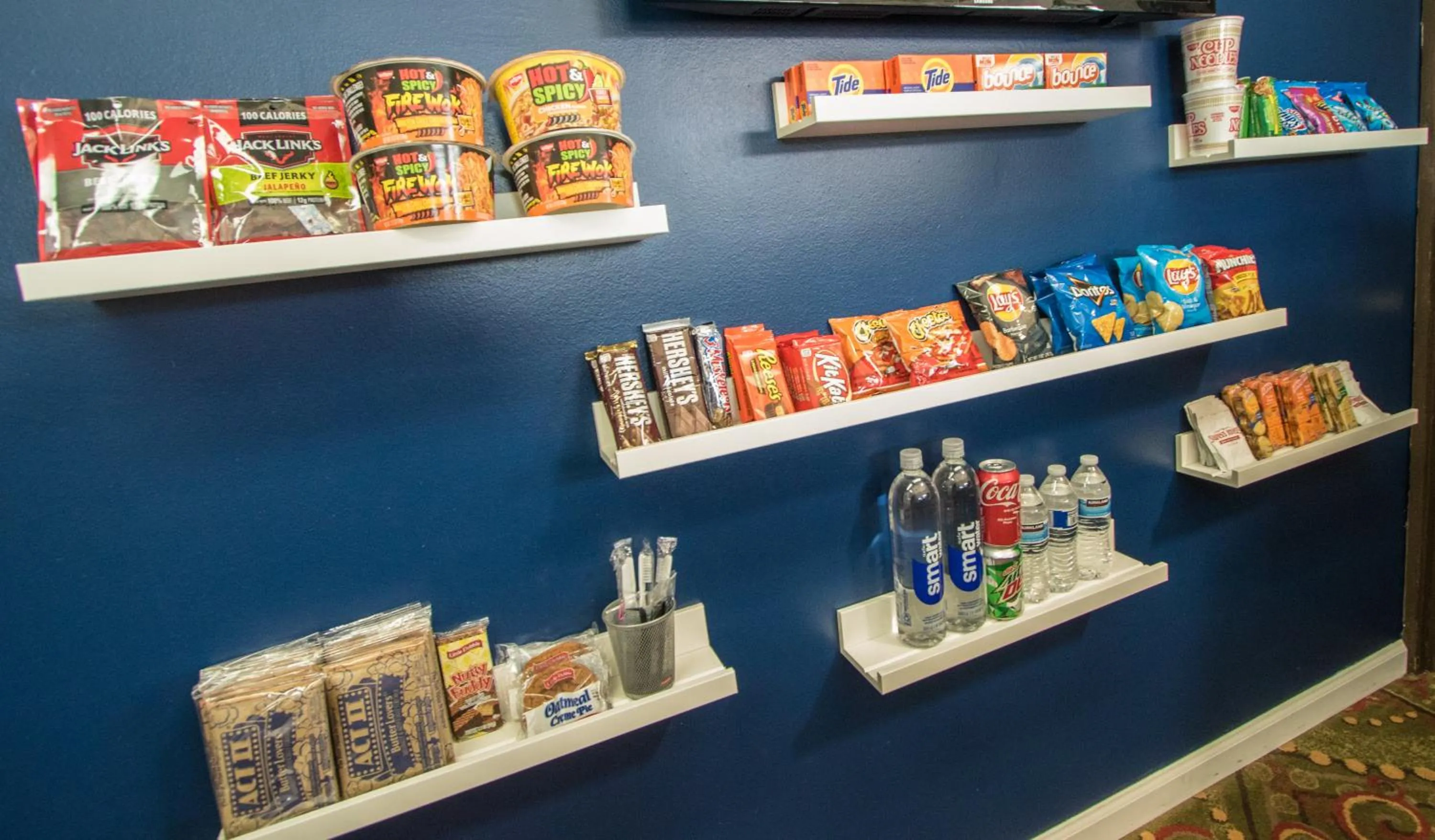 Restaurant/places to eat in Envi Boutique Hotel Henderson-Evansville South