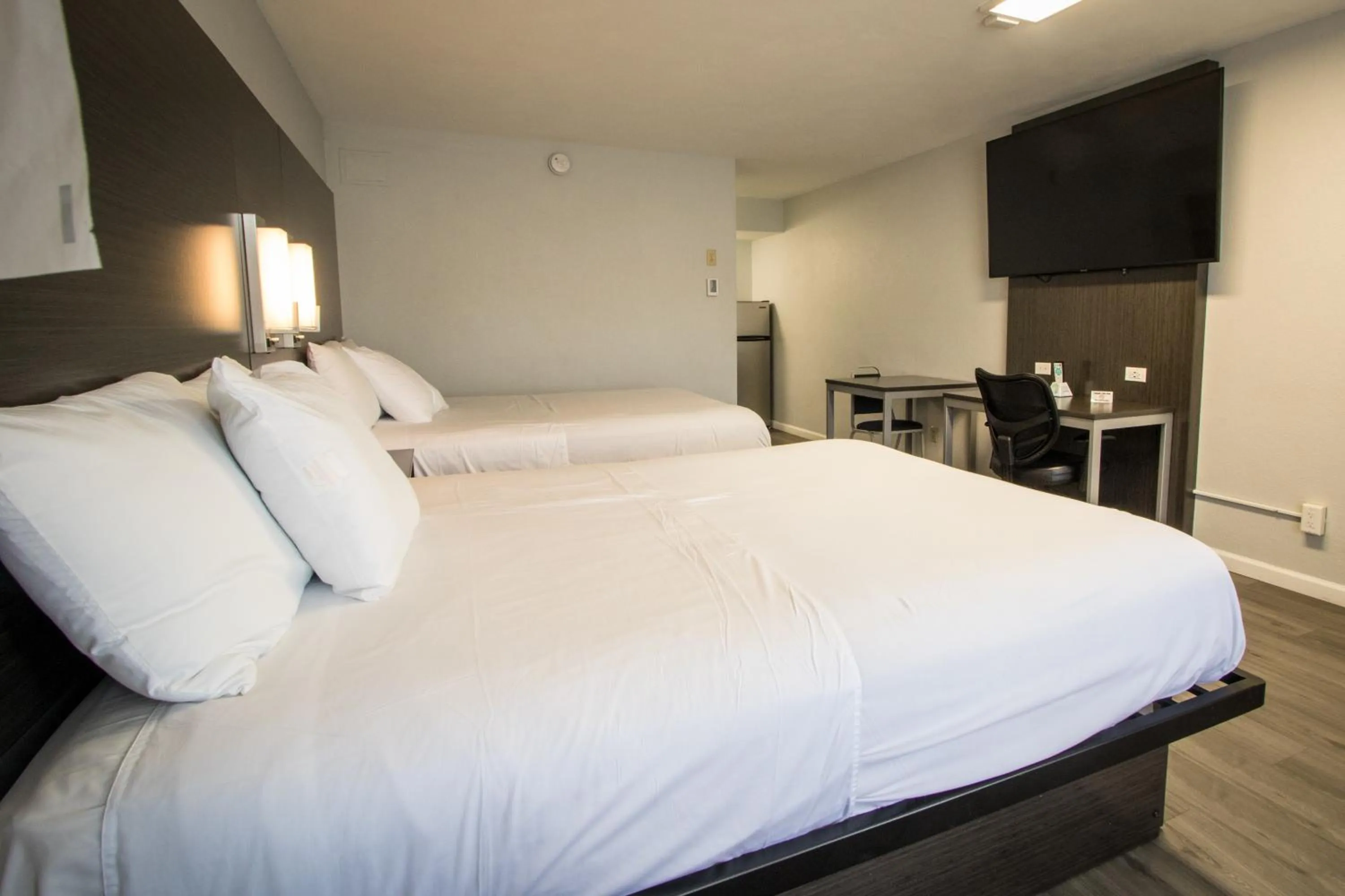 Bed in Envi Boutique Hotel Henderson-Evansville South