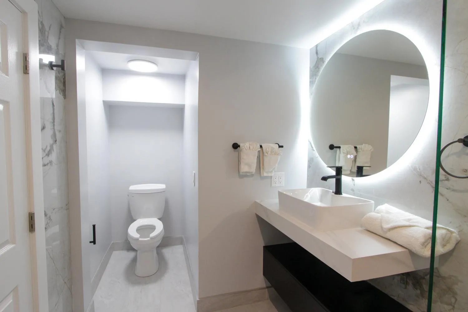 Toilet in Envi Boutique Hotel Henderson-Evansville South