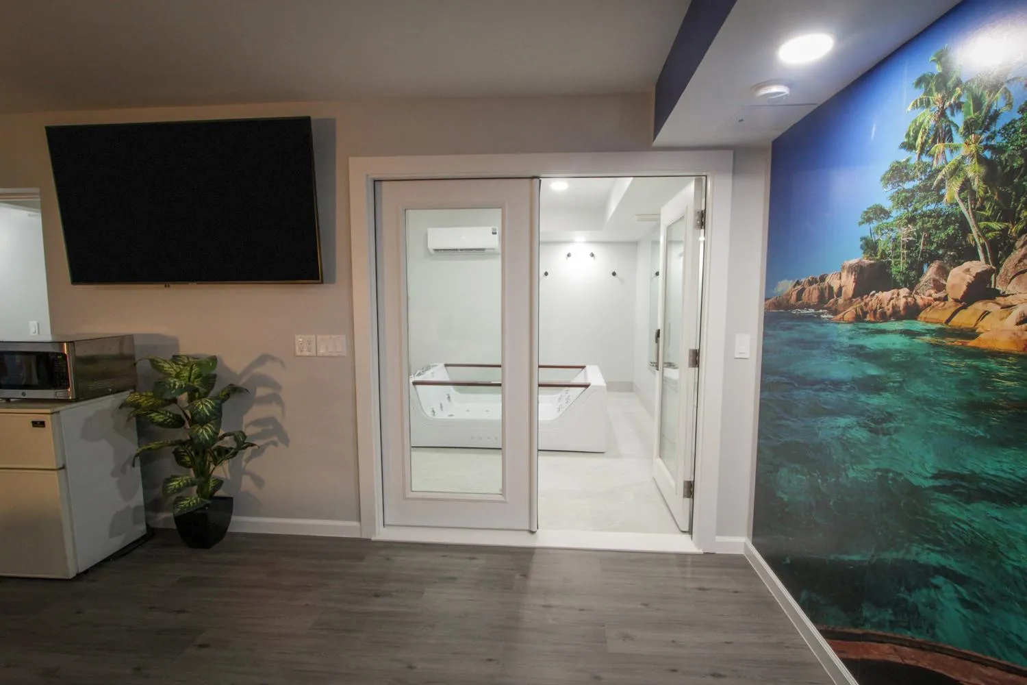 Hot Tub in Envi Boutique Hotel Henderson-Evansville South