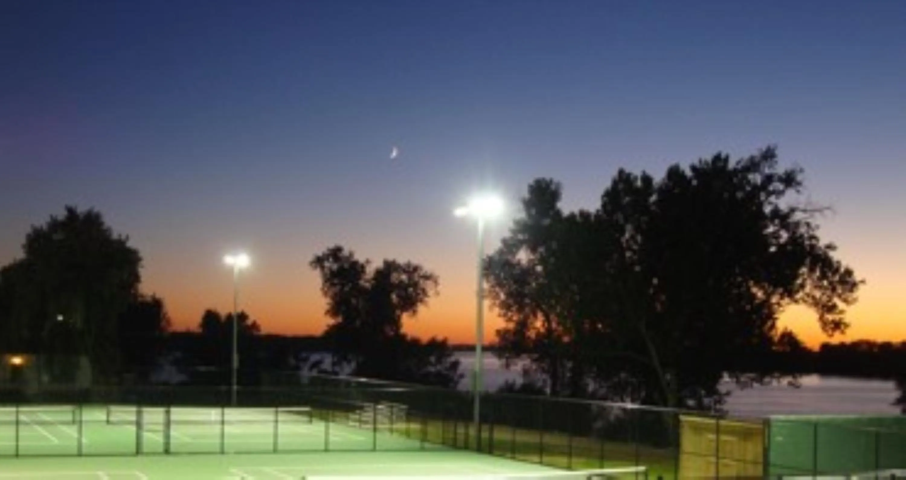 Tennis court in Envi Boutique Hotel Henderson-Evansville South