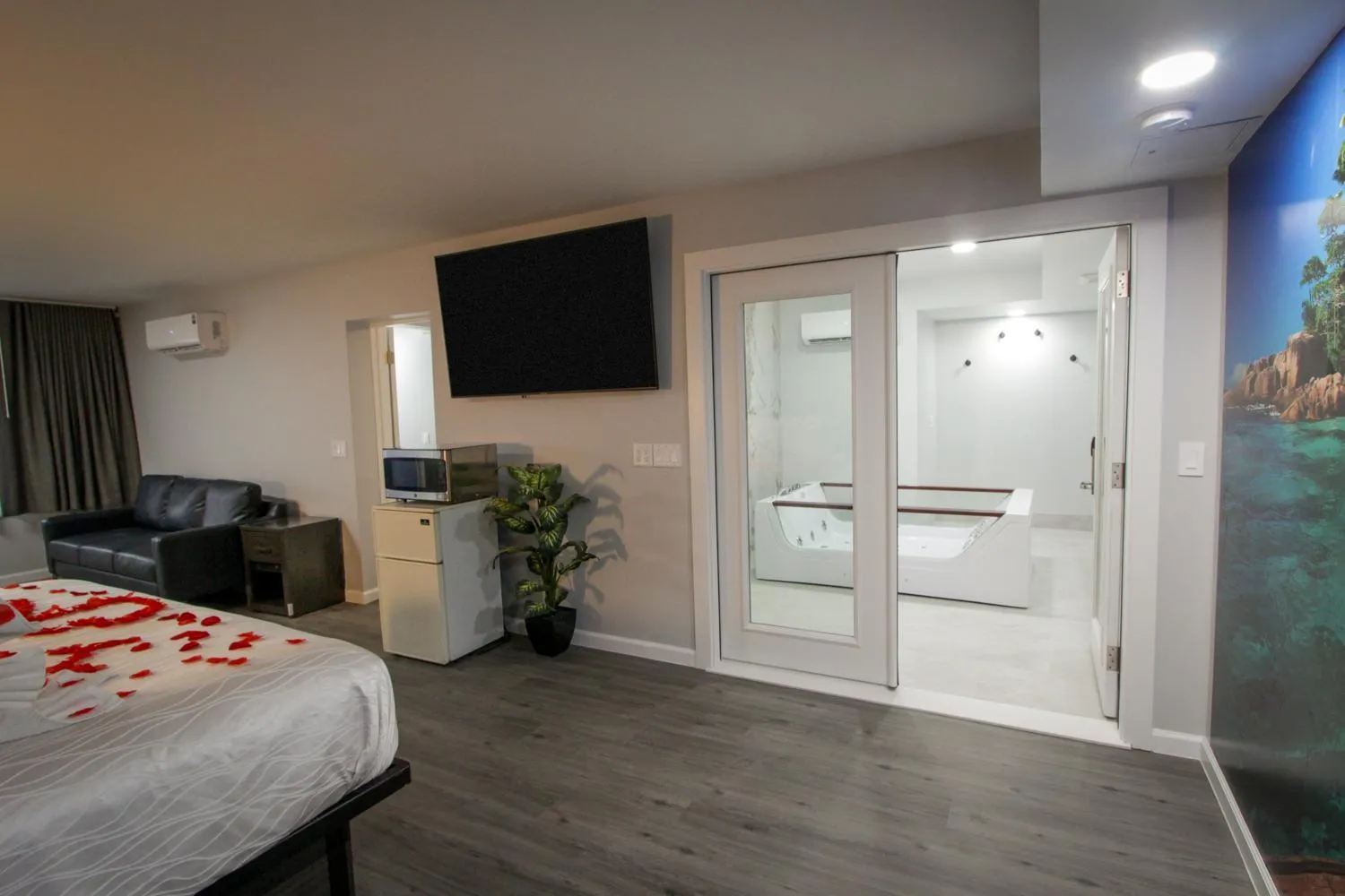 Photo of the whole room, Bed in Envi Boutique Hotel Henderson-Evansville South