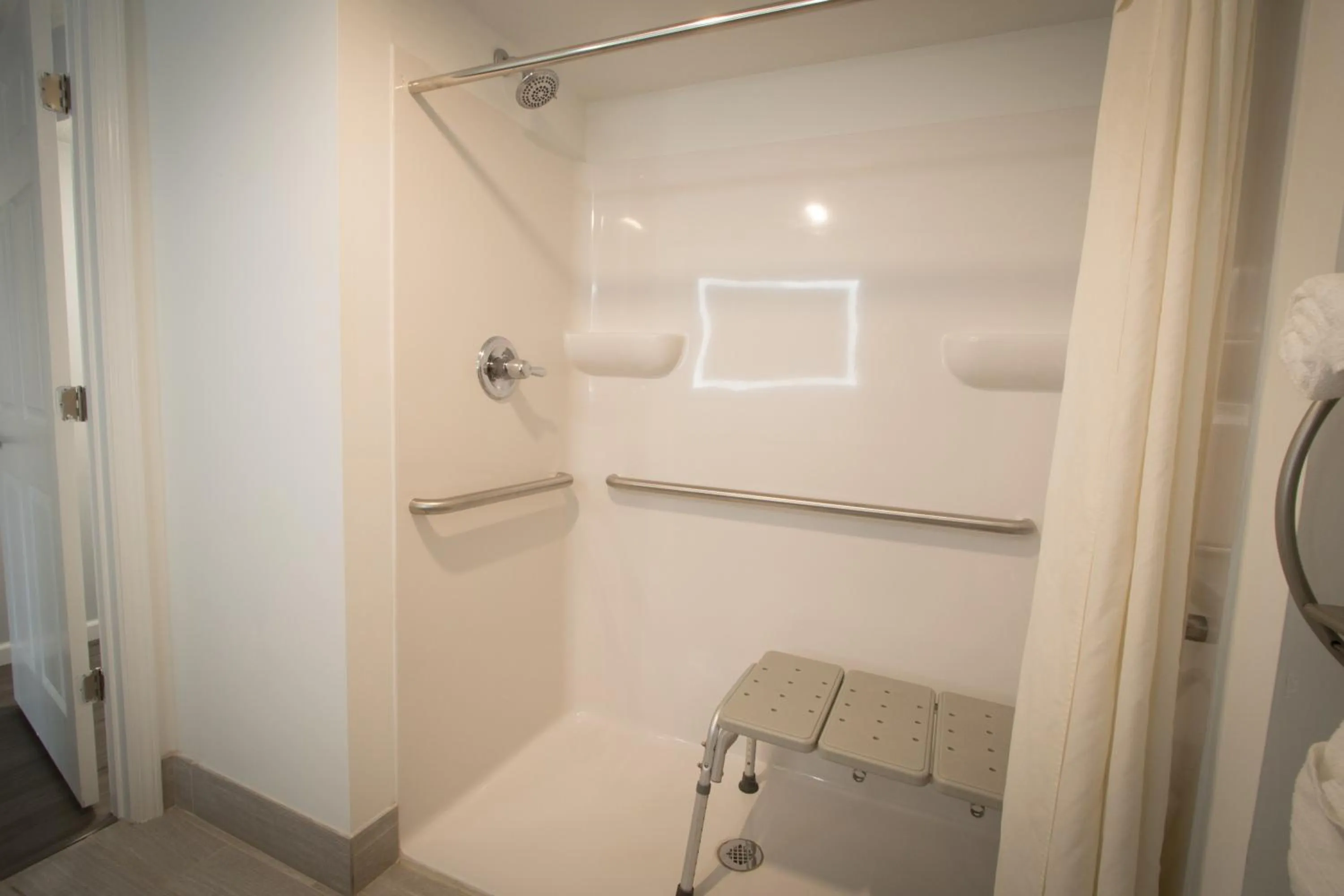 Shower in Envi Boutique Hotel Henderson-Evansville South