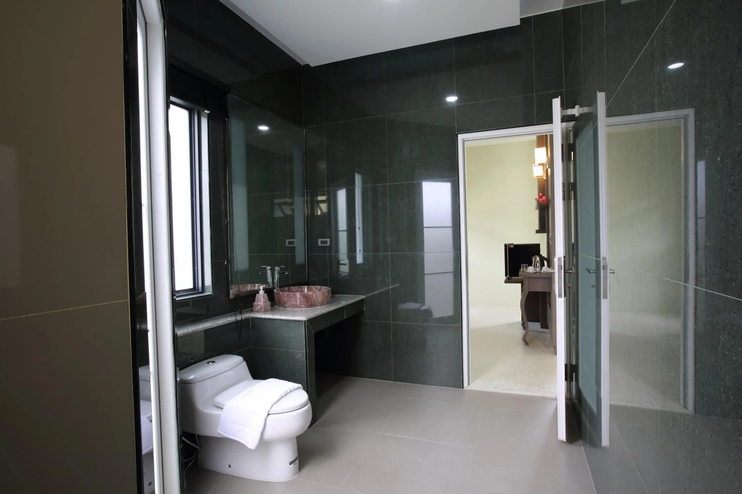 Toilet in Wis Beach Khanom