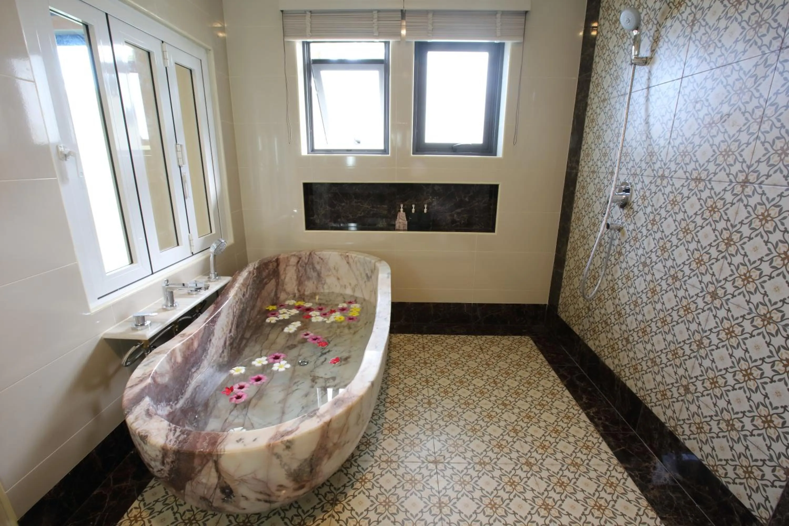 Bathroom, Bed in Wis Beach Khanom