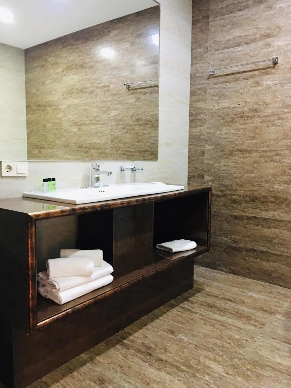 Toilet in Gallery Art Hotel