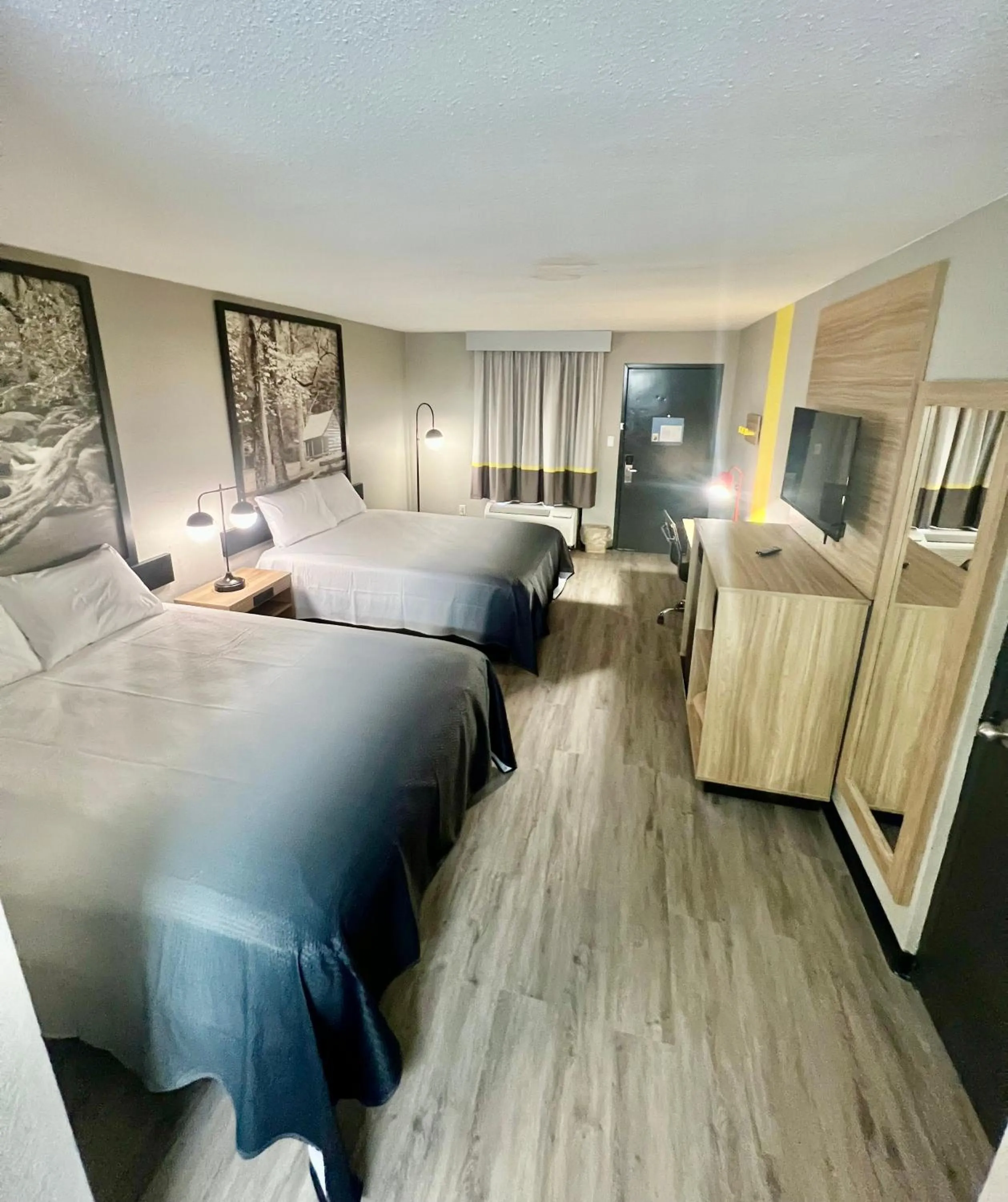 Bedroom, Bed in Super 8 by Wyndham Manchester TN