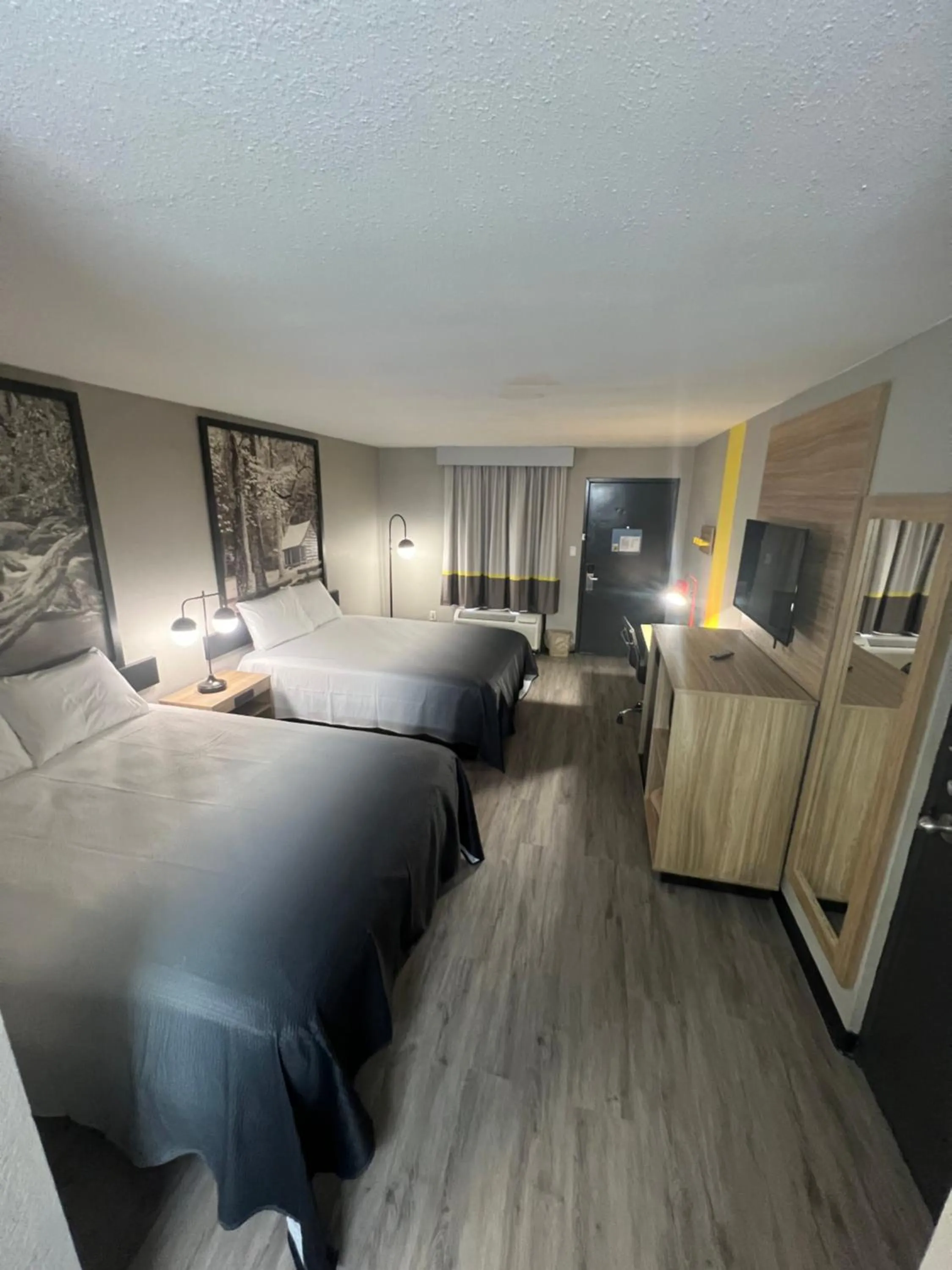 Bedroom, Bed in Super 8 by Wyndham Manchester TN