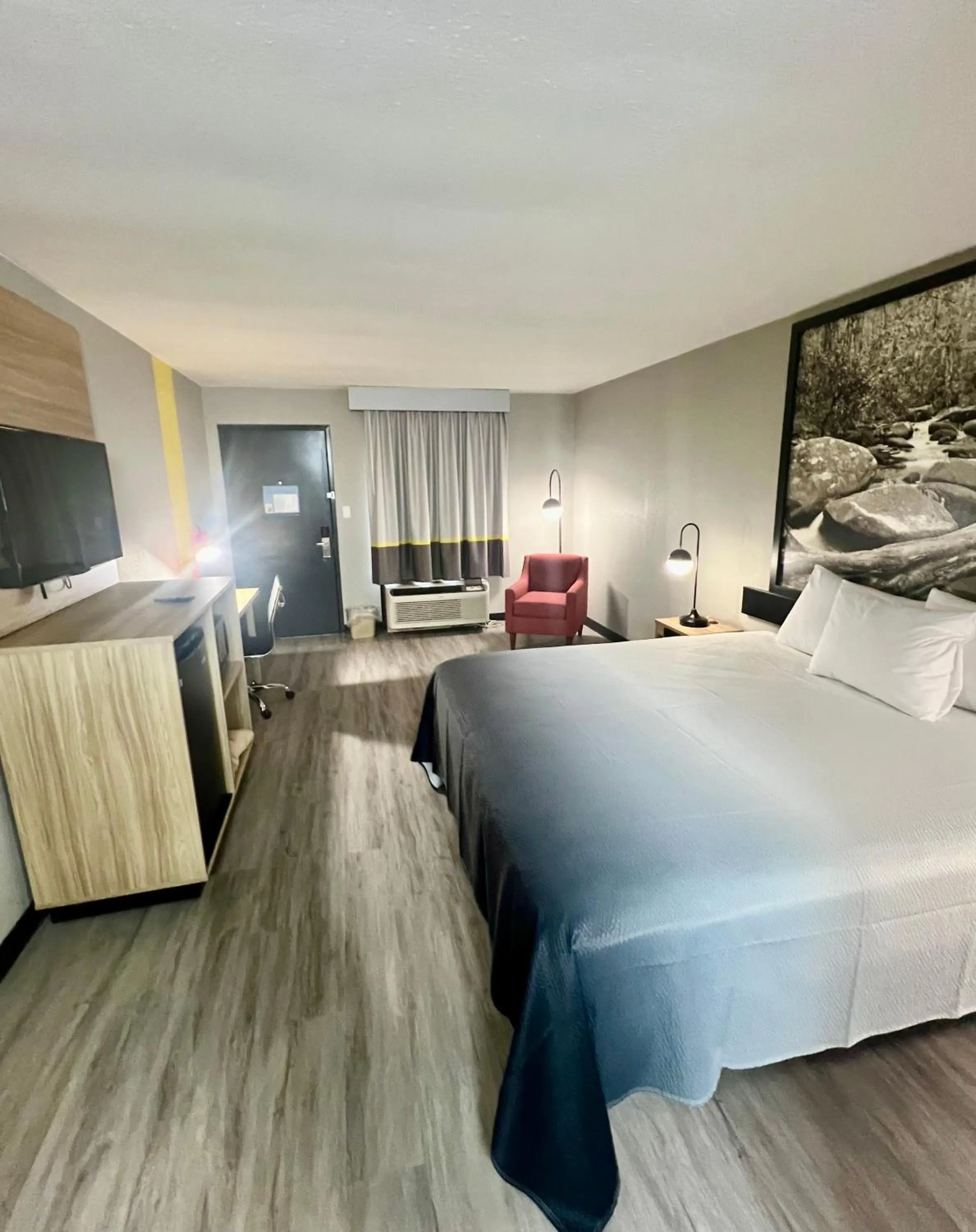 Bedroom, Bed in Super 8 by Wyndham Manchester TN