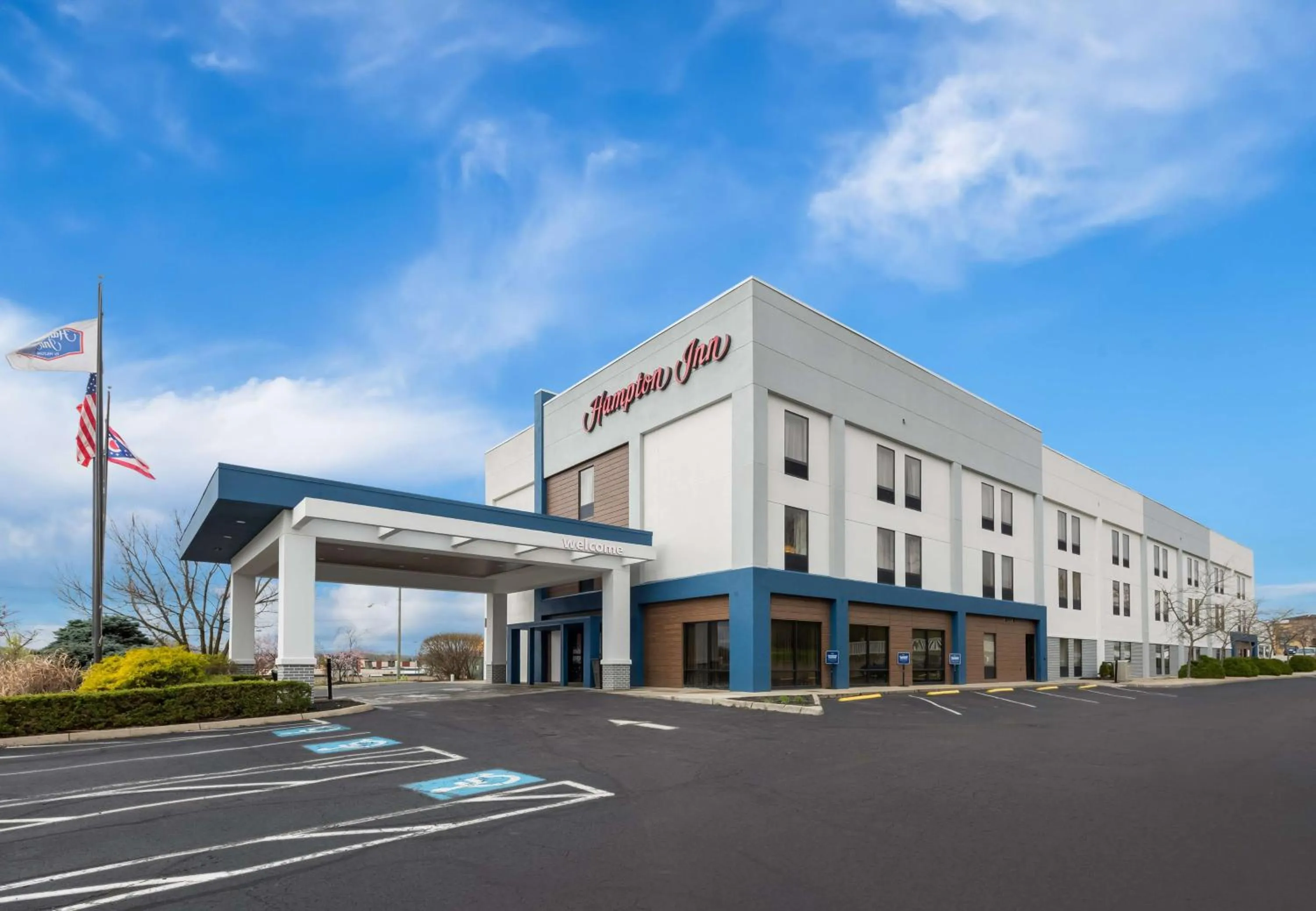 Property building in Hampton Inn Lancaster