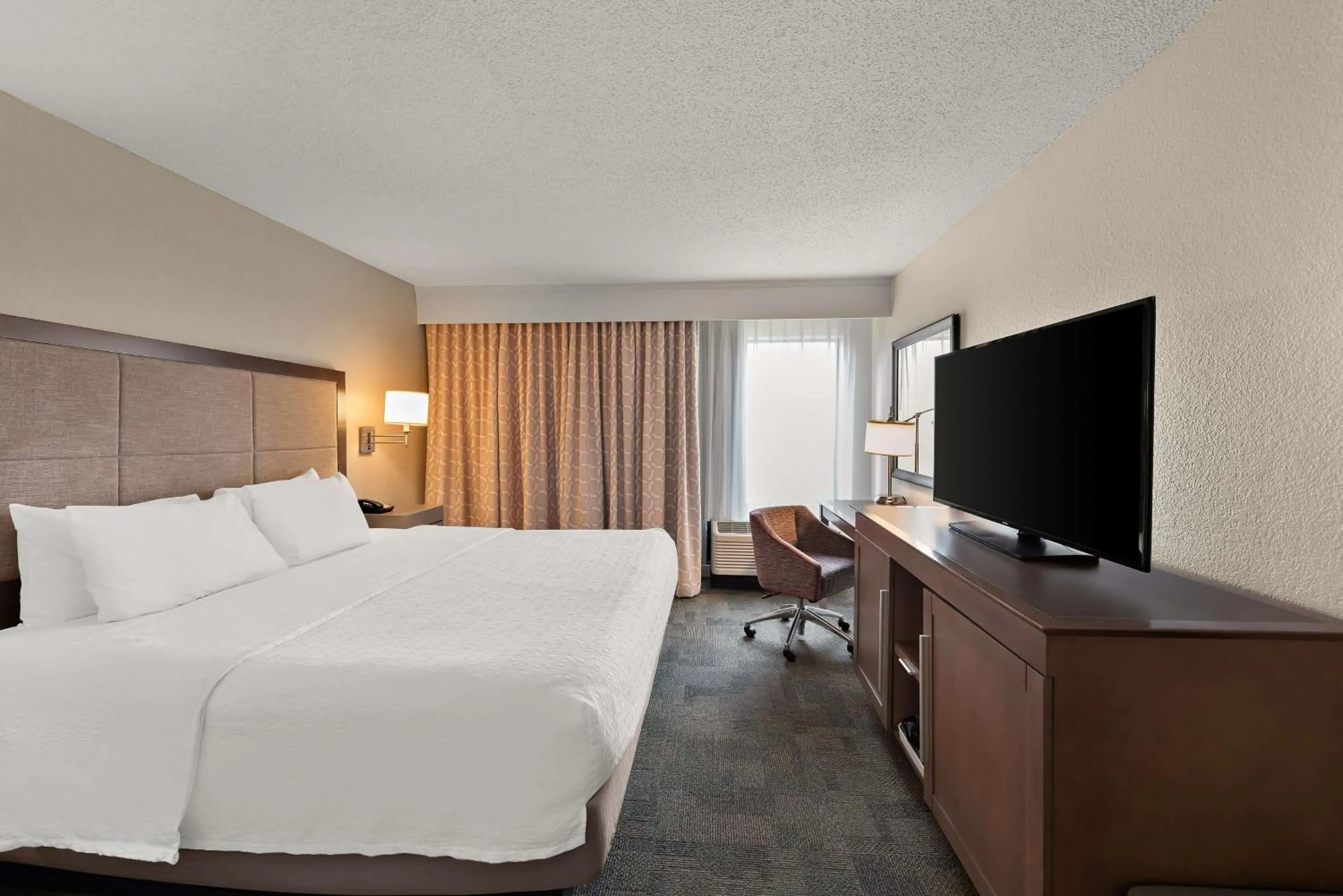 Bed in Hampton Inn Lancaster