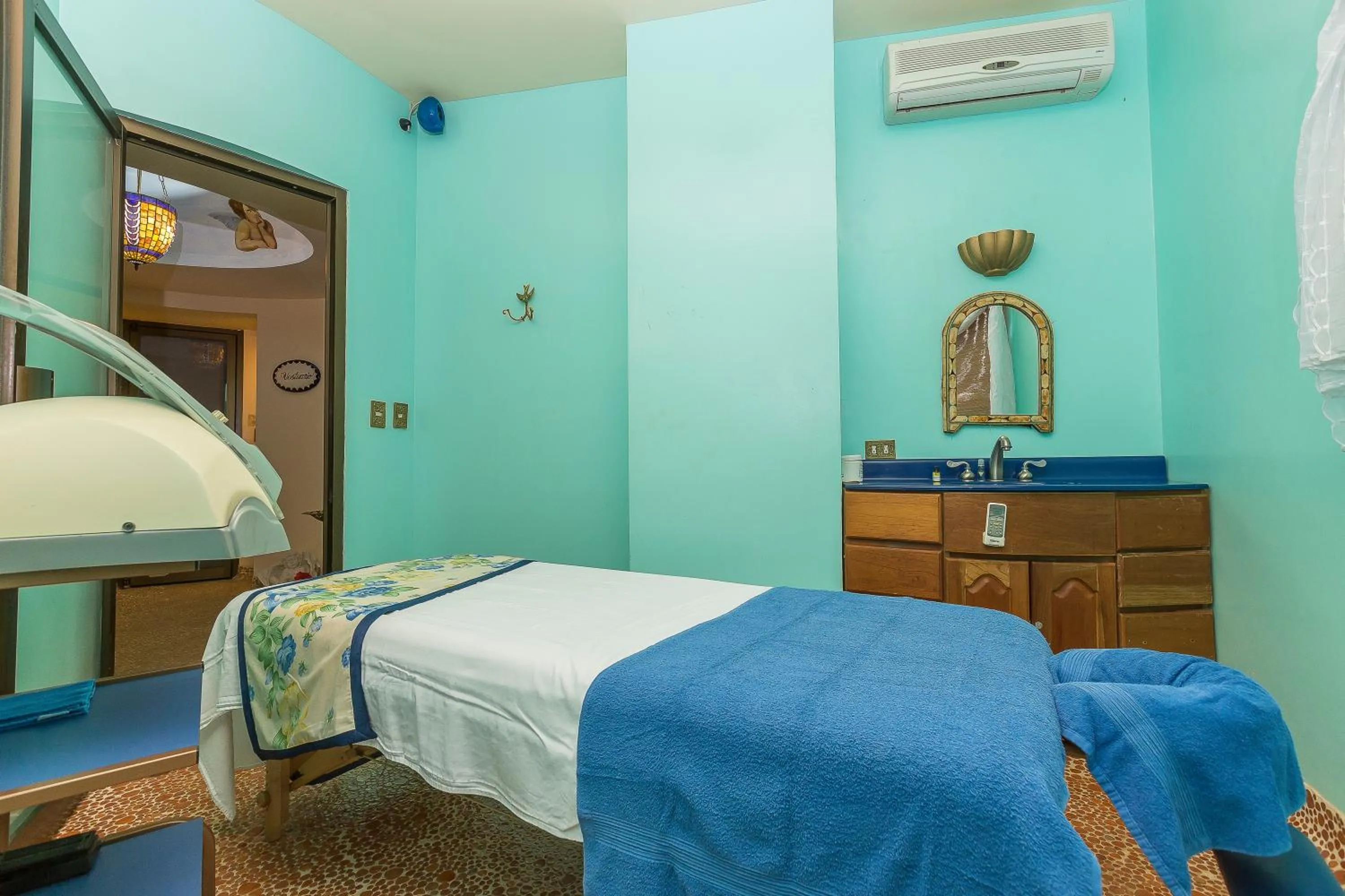 Massage, Bed in Hotel Cuna del Angel