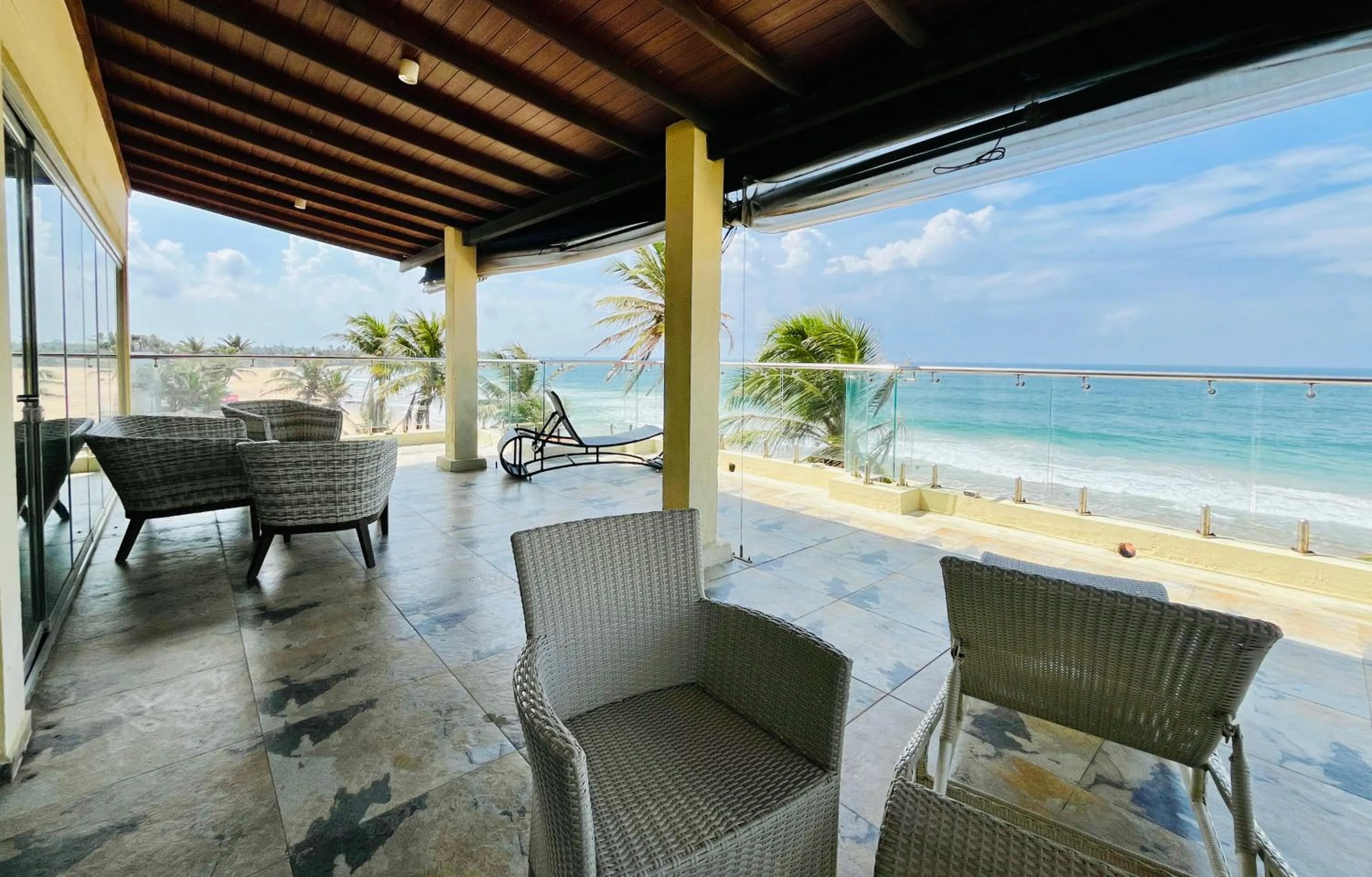 Balcony/Terrace in Hikka House - Thema Collection